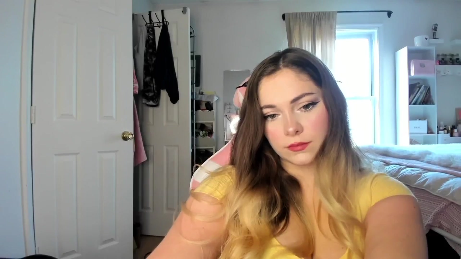 Gallery image thumbnail from lolypopbubble's myfreecams stream on, 01/13/2026, 21:19 image 8 of 20