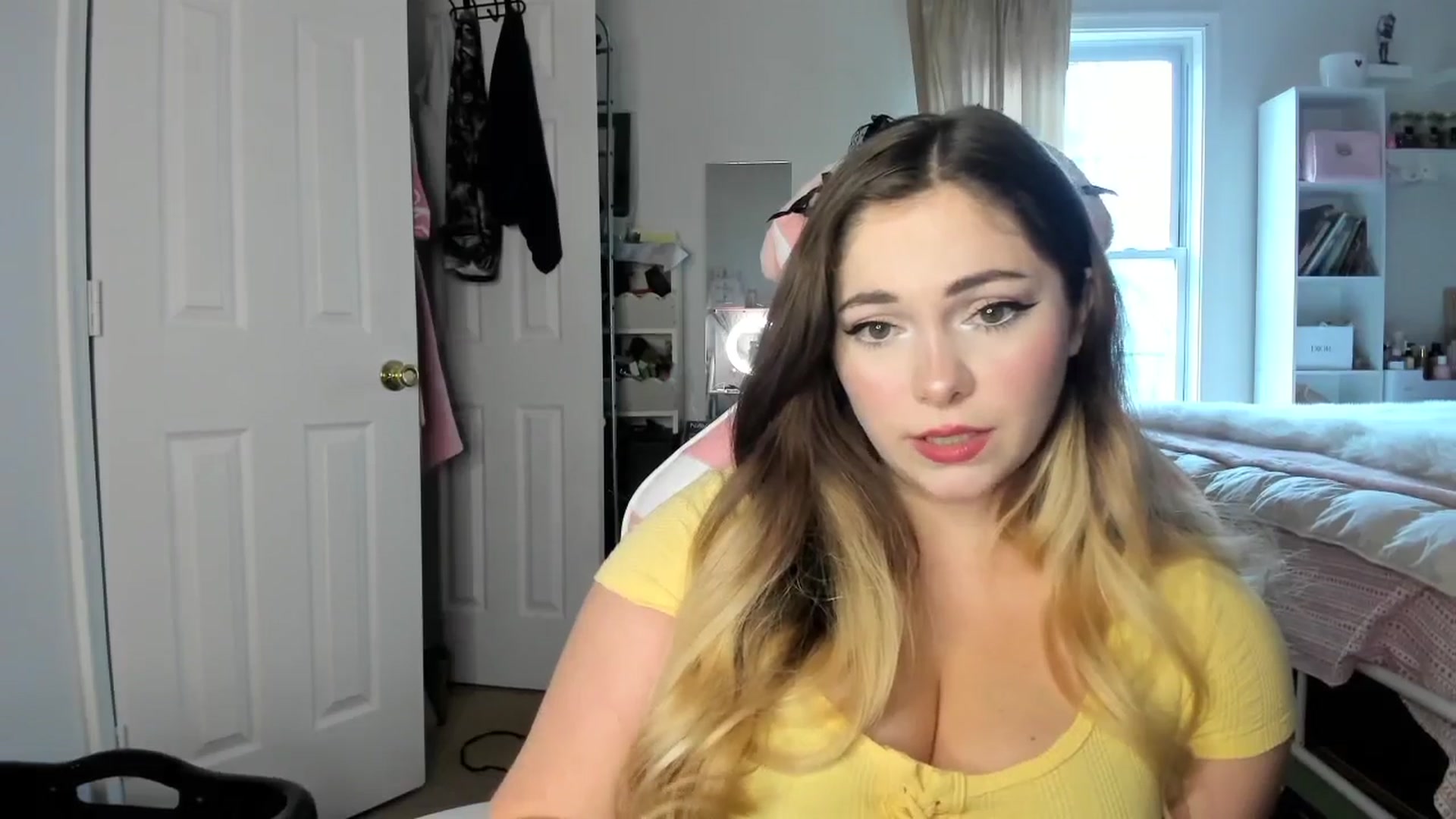 Gallery image thumbnail from lolypopbubble's myfreecams stream on, 01/13/2026, 21:19 image 19 of 20