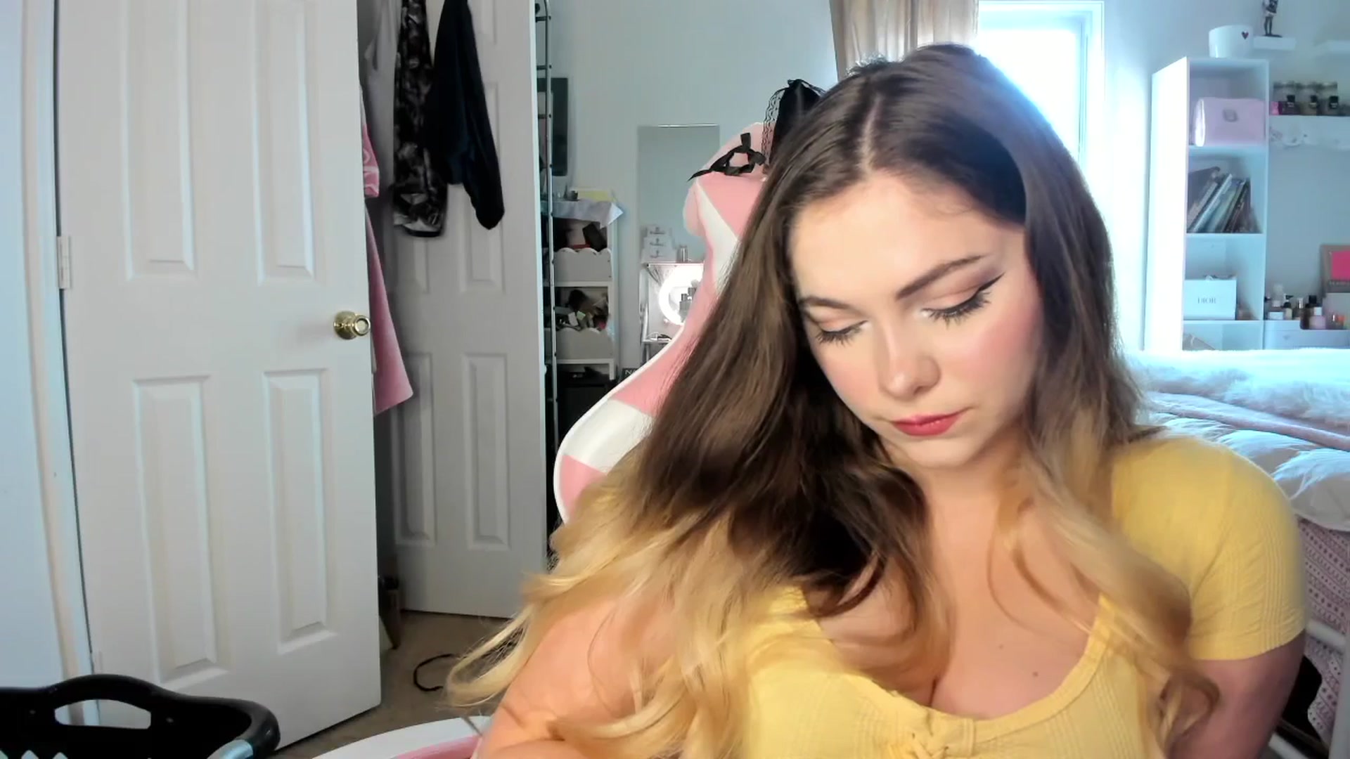 Gallery image thumbnail from lolypopbubble's myfreecams stream on, 01/13/2026, 21:19 image 5 of 20