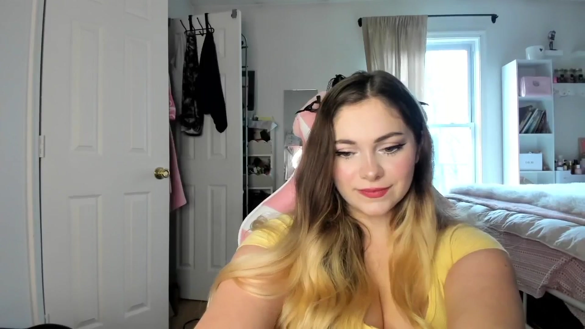 Gallery image thumbnail from lolypopbubble's myfreecams stream on, 01/13/2026, 21:19 image 16 of 20
