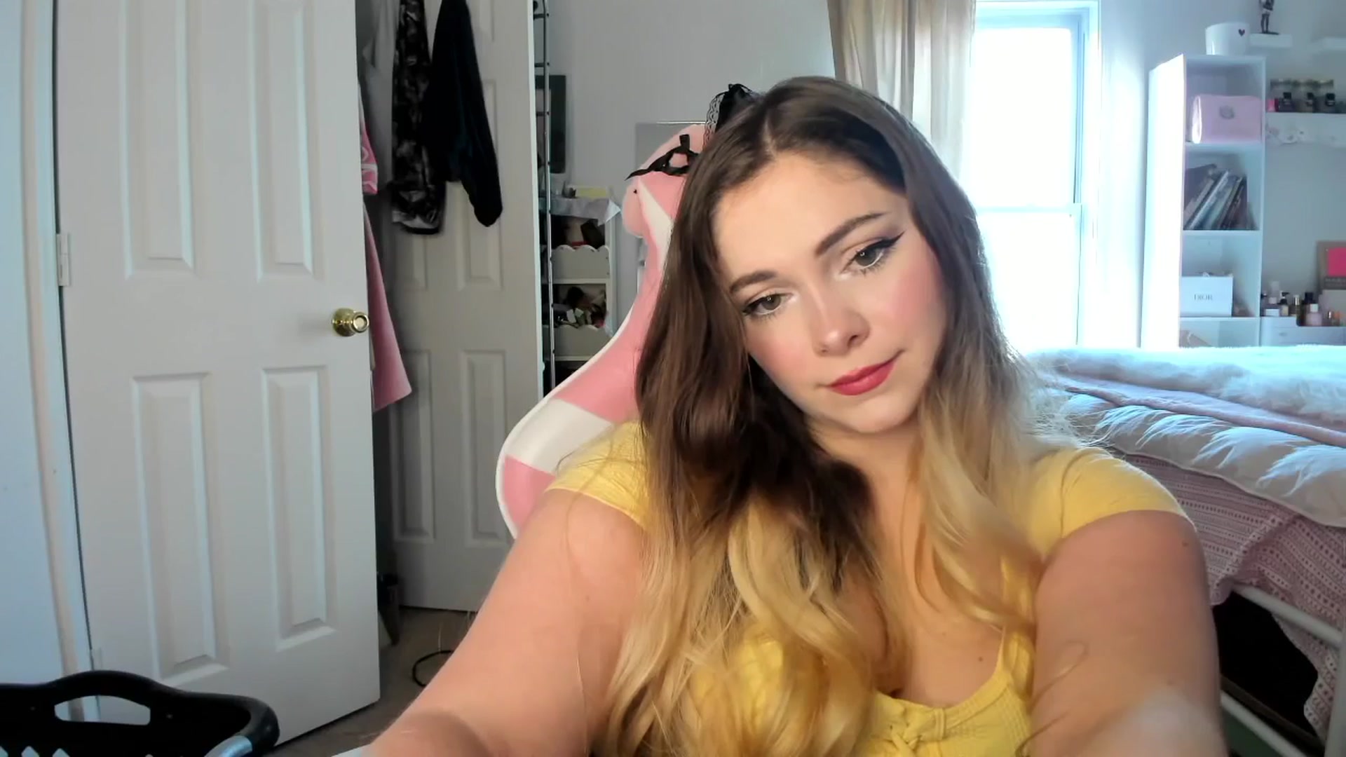 Gallery image thumbnail from lolypopbubble's myfreecams stream on, 01/13/2026, 21:19 image 7 of 20