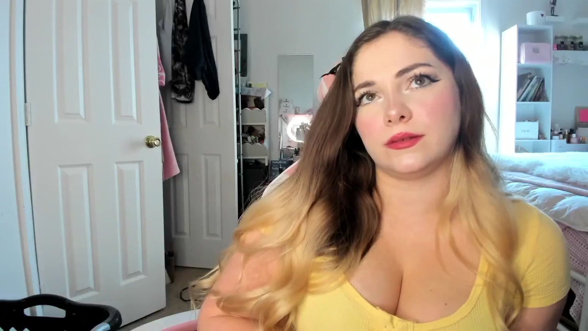 Gallery image thumbnail from lolypopbubble's myfreecams stream on, 01/13/2026, 21:19 image 4 of 20