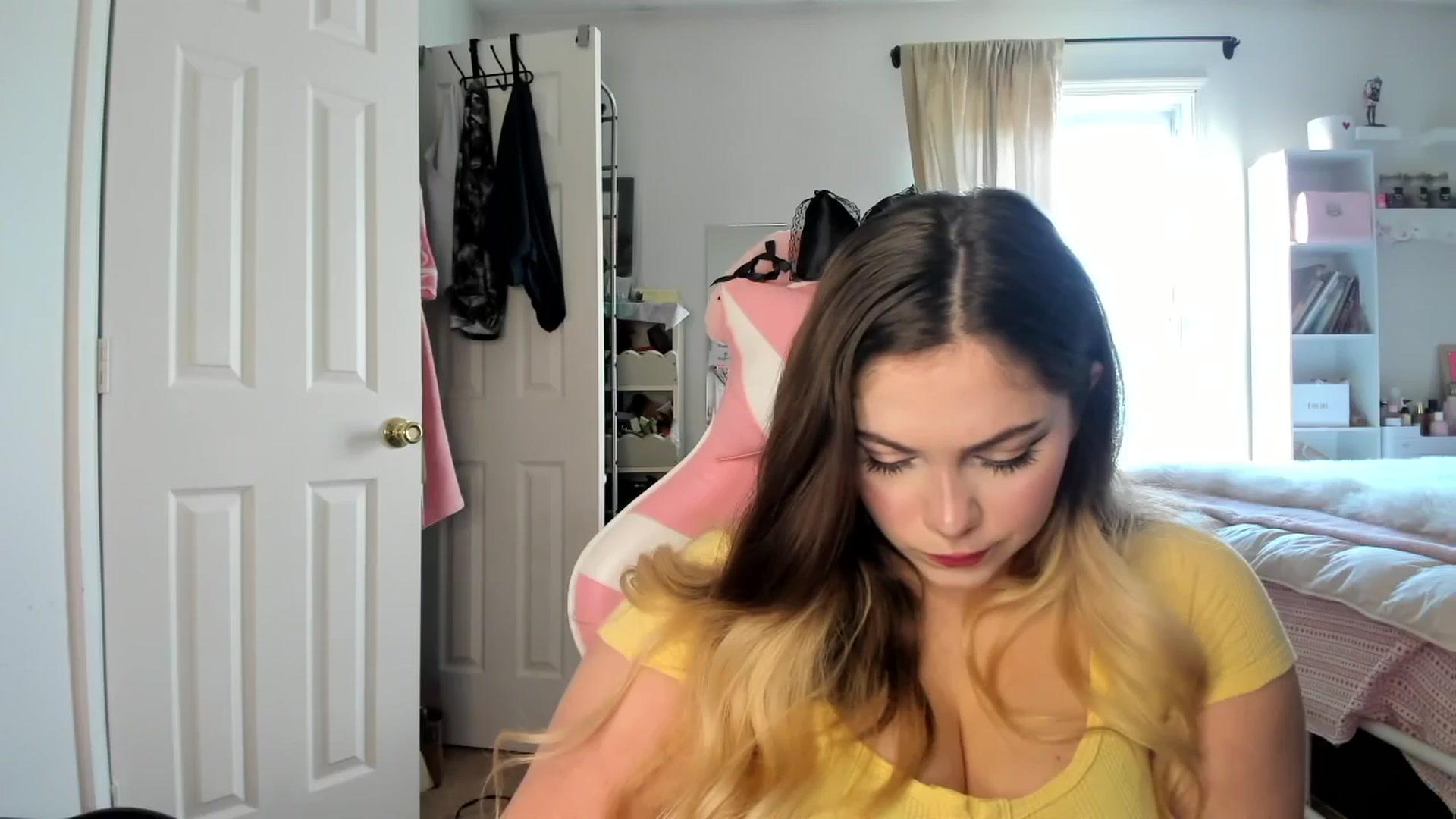 Gallery image thumbnail from lolypopbubble's myfreecams stream on, 01/13/2026, 21:19 image 10 of 20