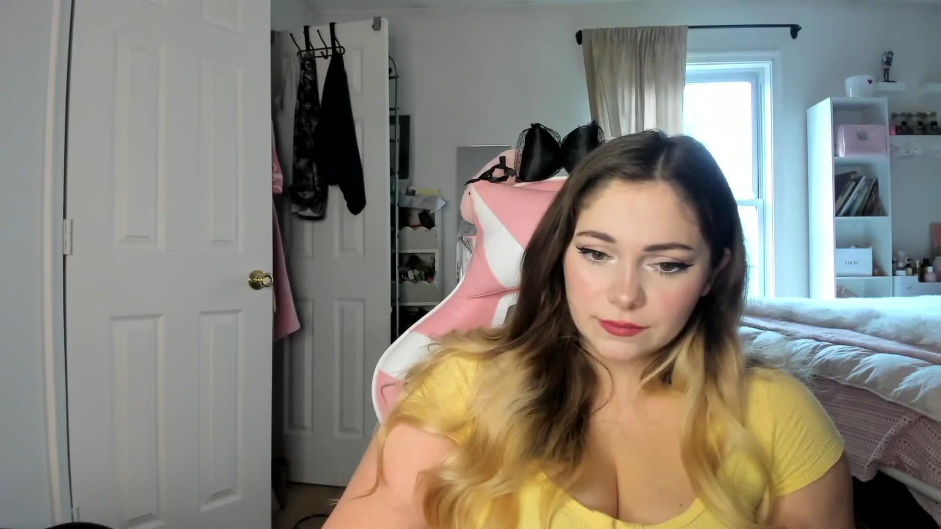 Gallery image thumbnail from lolypopbubble's myfreecams stream on, 01/13/2026, 21:19 image 17 of 20