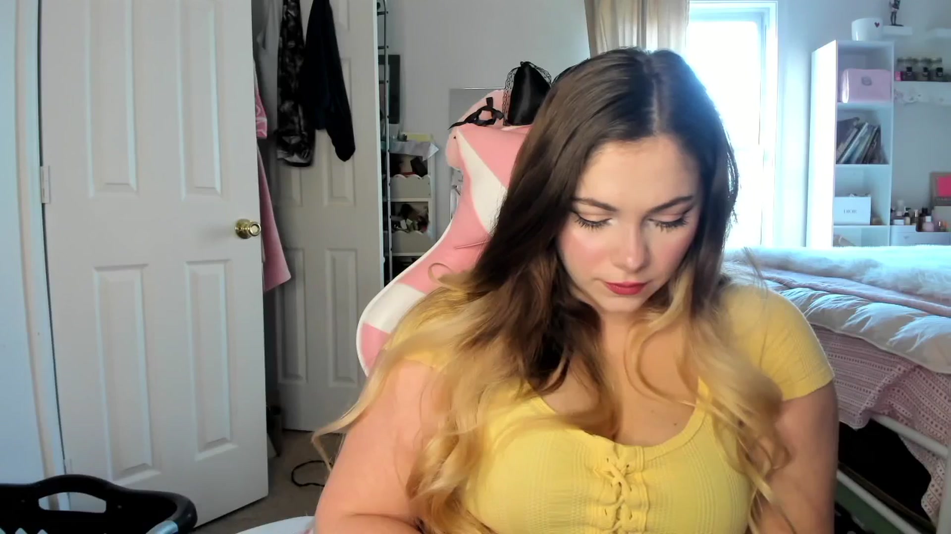 Gallery image thumbnail from lolypopbubble's myfreecams stream on, 01/13/2026, 21:19 image 6 of 20
