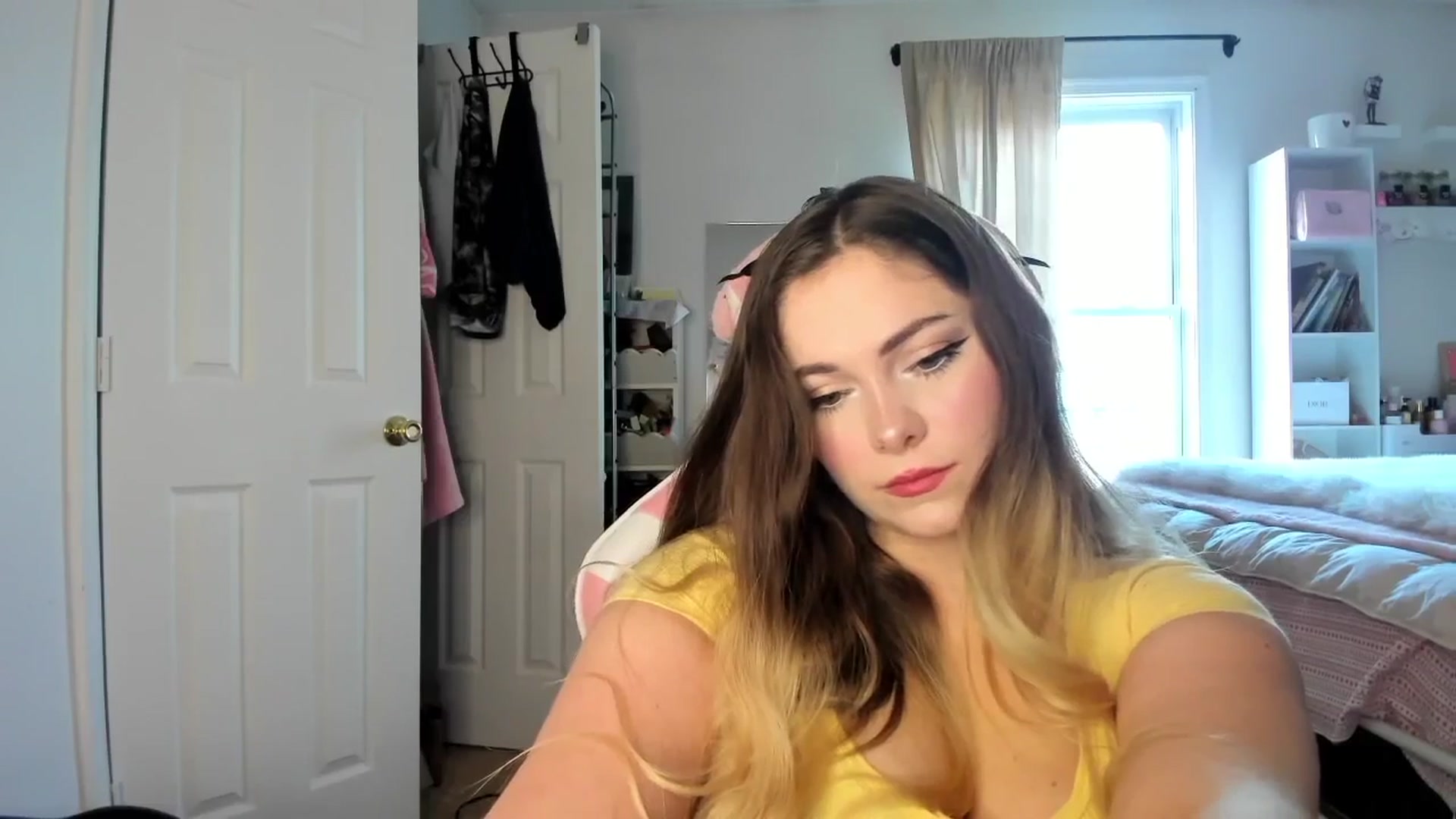 Gallery image thumbnail from lolypopbubble's myfreecams stream on, 01/13/2026, 21:19 image 9 of 20