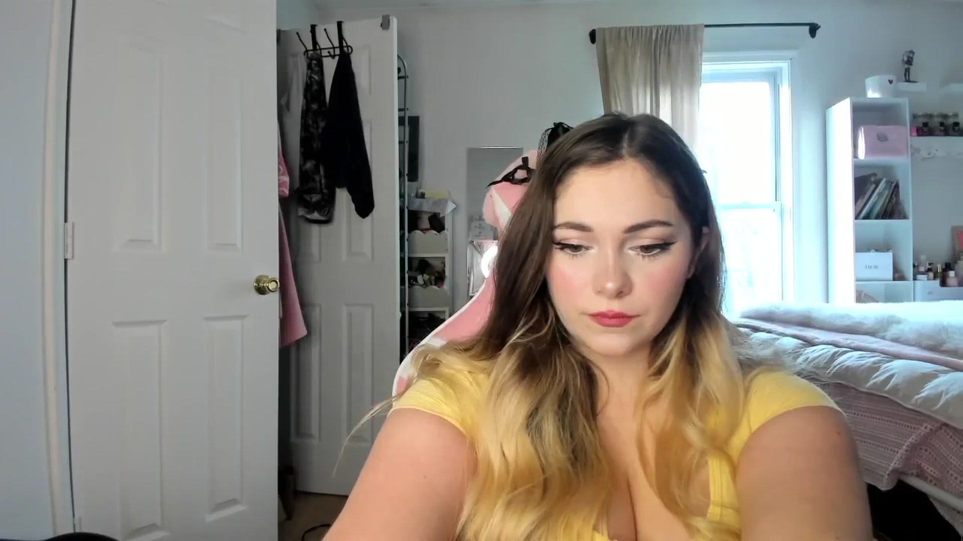 Gallery image thumbnail from lolypopbubble's myfreecams stream on, 01/13/2026, 21:19 image 15 of 20