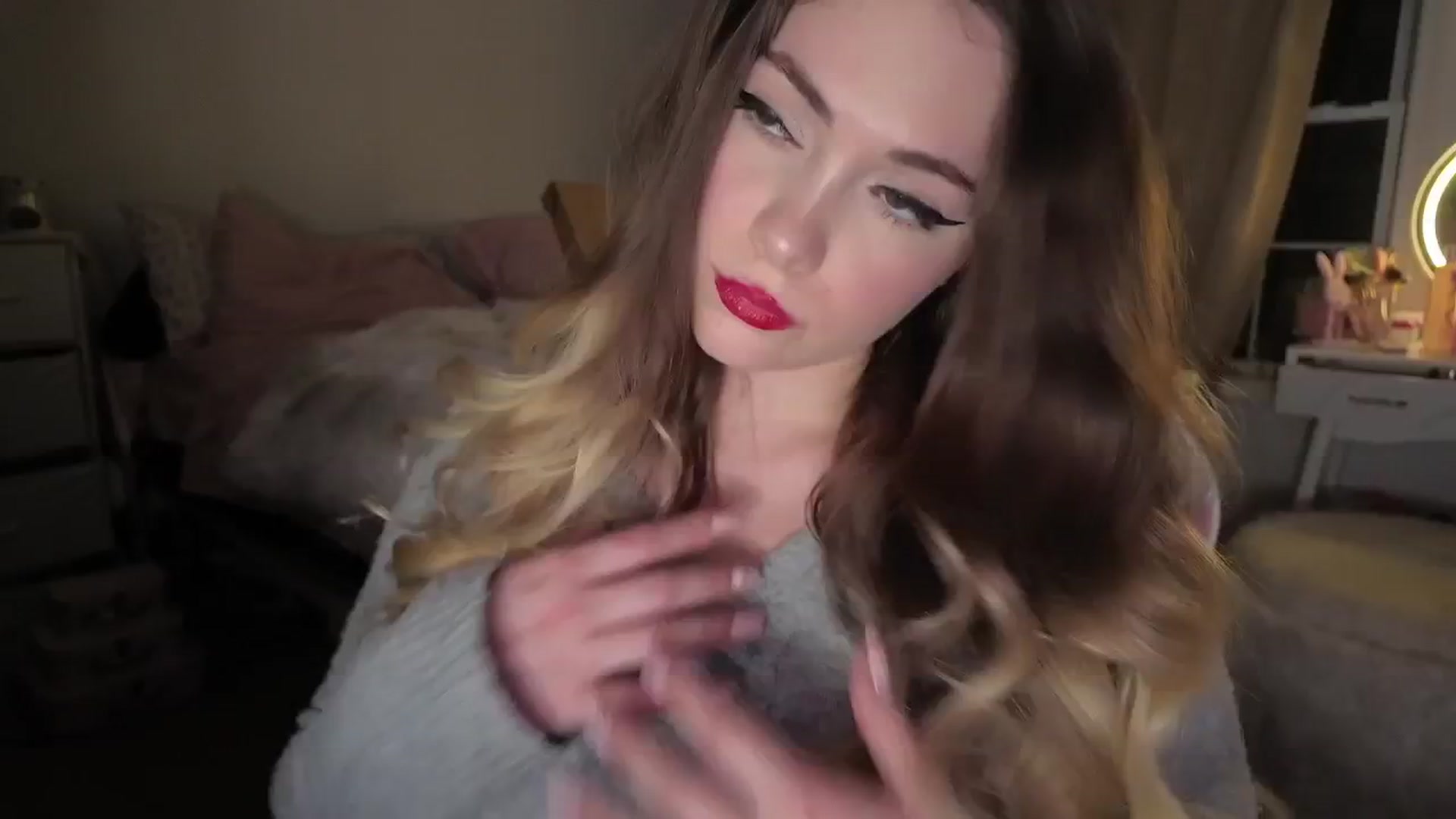 Gallery image thumbnail from lolypopbubble's myfreecams stream on, 02/10/2026, 24:40 image 6 of 20