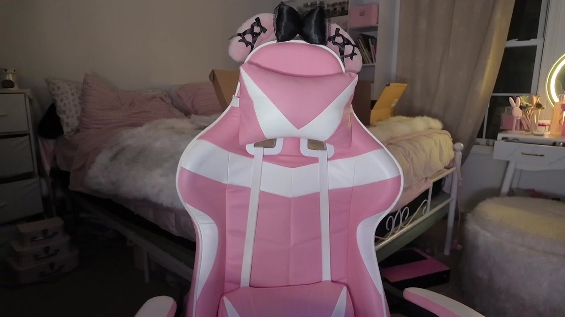 Gallery image thumbnail from lolypopbubble's myfreecams stream on, 02/10/2026, 24:40 image 9 of 20