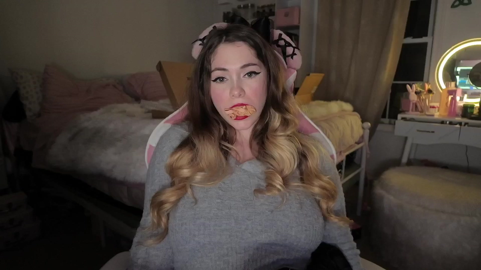 Gallery image thumbnail from lolypopbubble's myfreecams stream on, 02/10/2026, 24:40 image 1 of 20