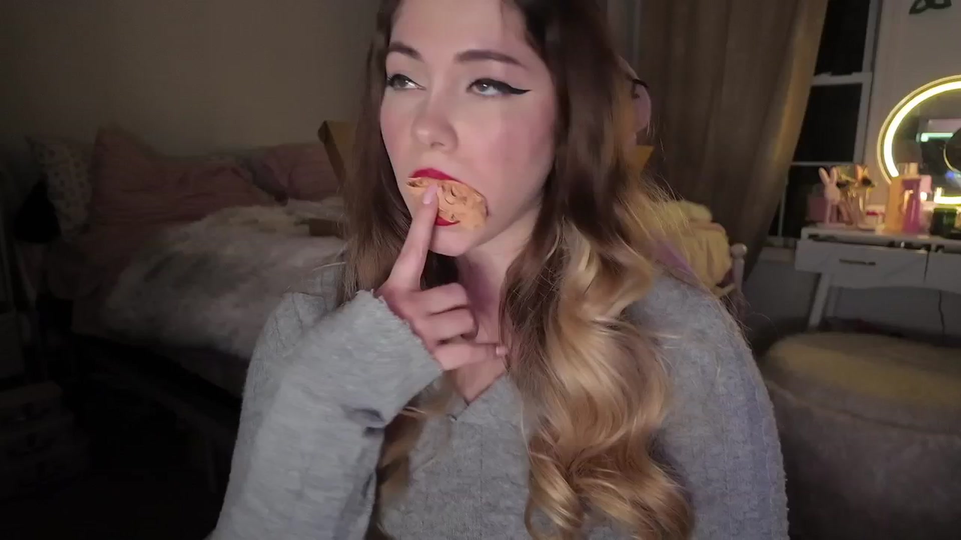 Gallery image thumbnail from lolypopbubble's myfreecams stream on, 02/10/2026, 24:40 image 2 of 20