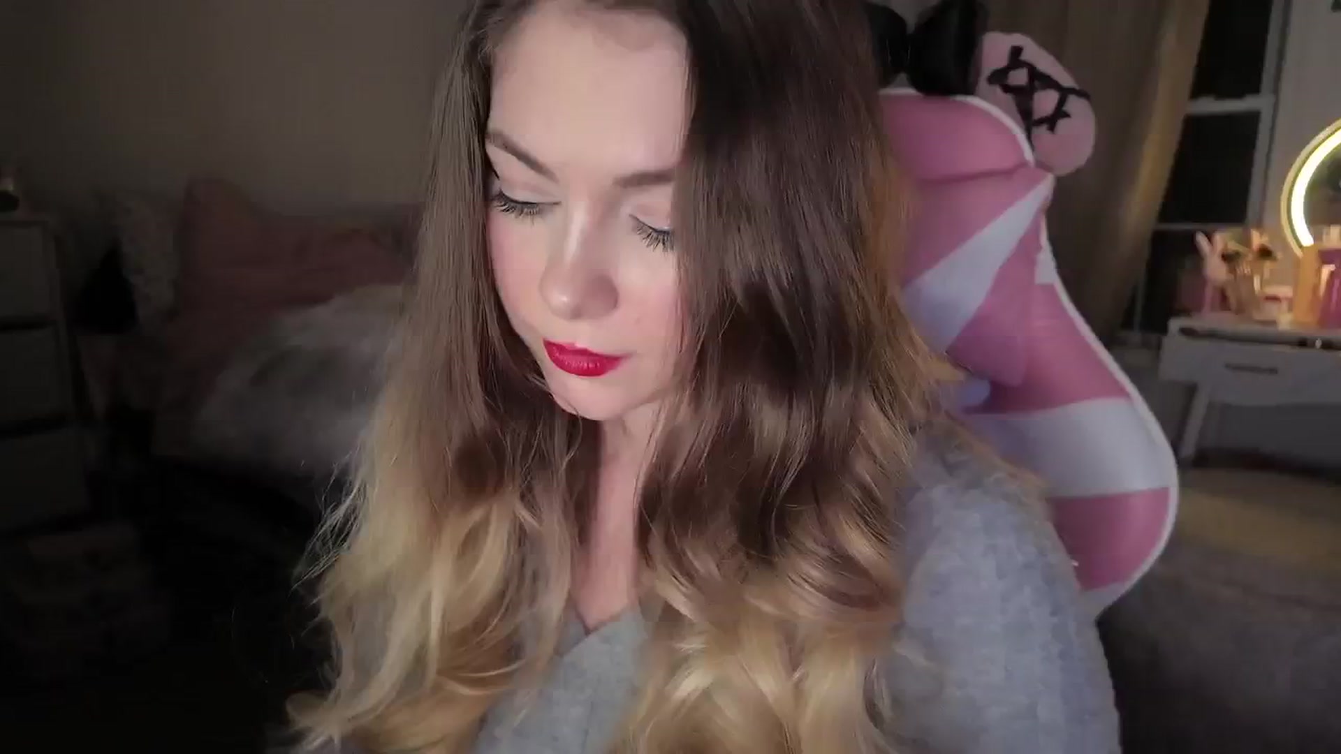 Gallery image thumbnail from lolypopbubble's myfreecams stream on, 02/10/2026, 24:40 image 5 of 20