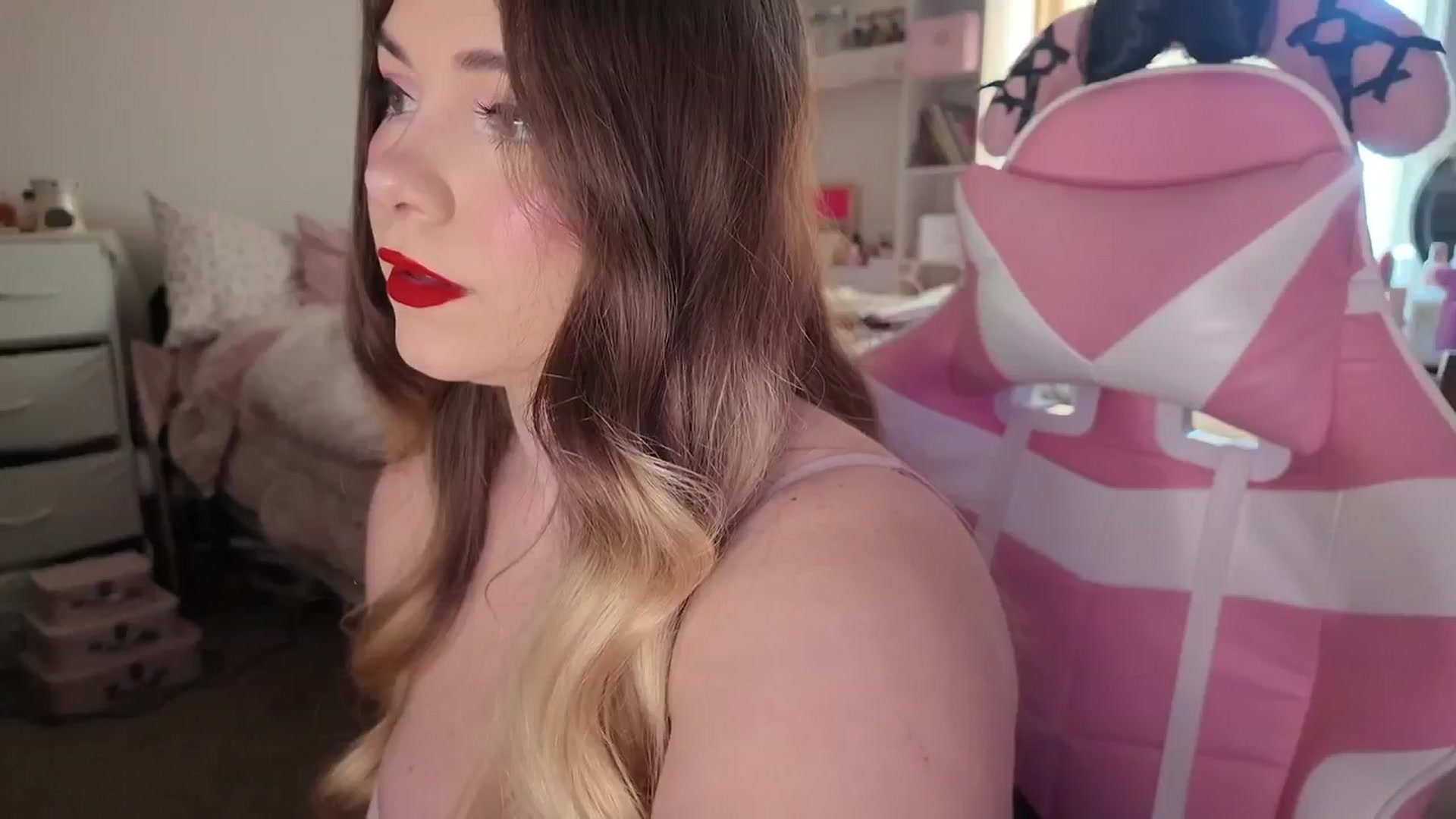 Gallery image thumbnail from lolypopbubble's myfreecams stream on, 02/10/2026, 21:07 image 18 of 20