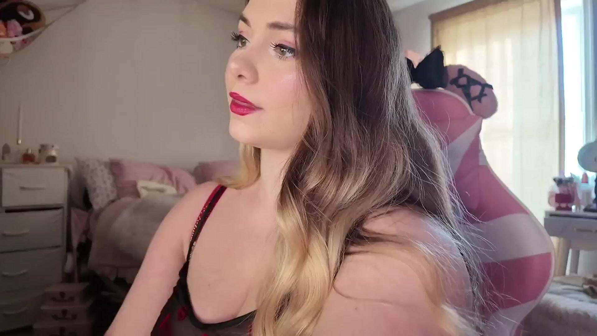 Gallery image thumbnail from lolypopbubble's myfreecams stream on, 02/11/2026, 21:31 image 14 of 20
