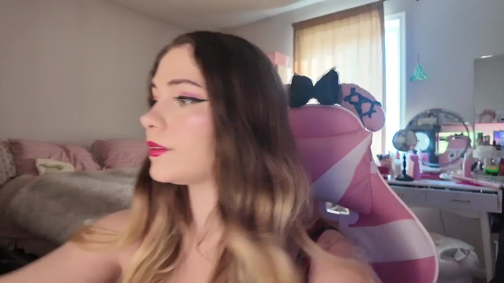 Gallery image thumbnail from lolypopbubble's myfreecams stream on, 02/11/2026, 21:31 image 4 of 20