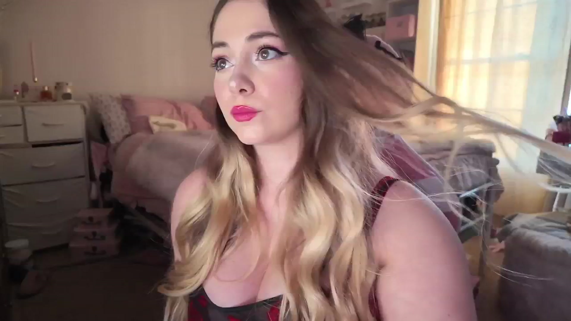 Gallery image thumbnail from lolypopbubble's myfreecams stream on, 02/11/2026, 22:17 image 20 of 20