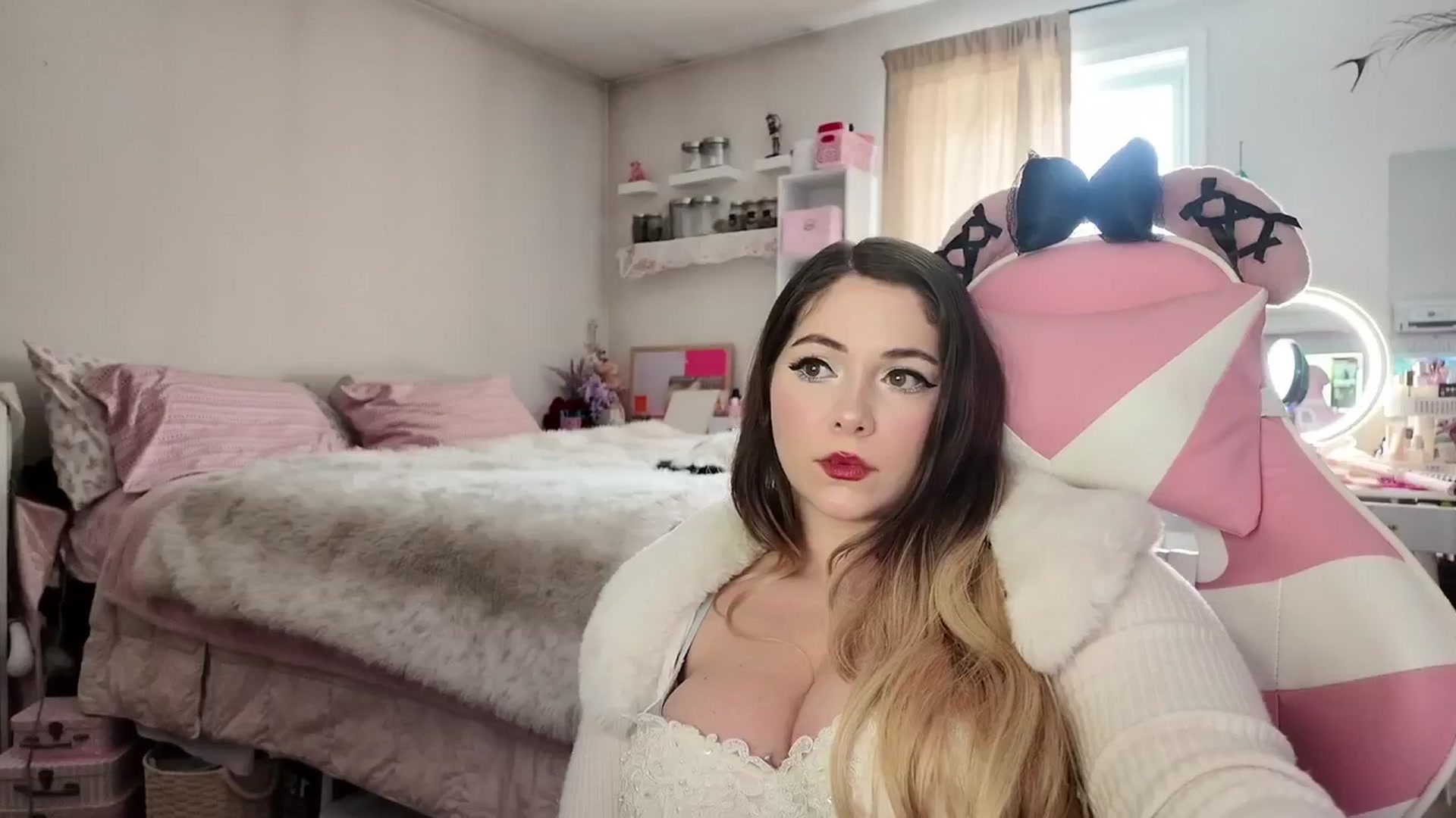 Gallery image thumbnail from lolypopbubble's myfreecams stream on, 02/23/2026, 20:09 image 14 of 20