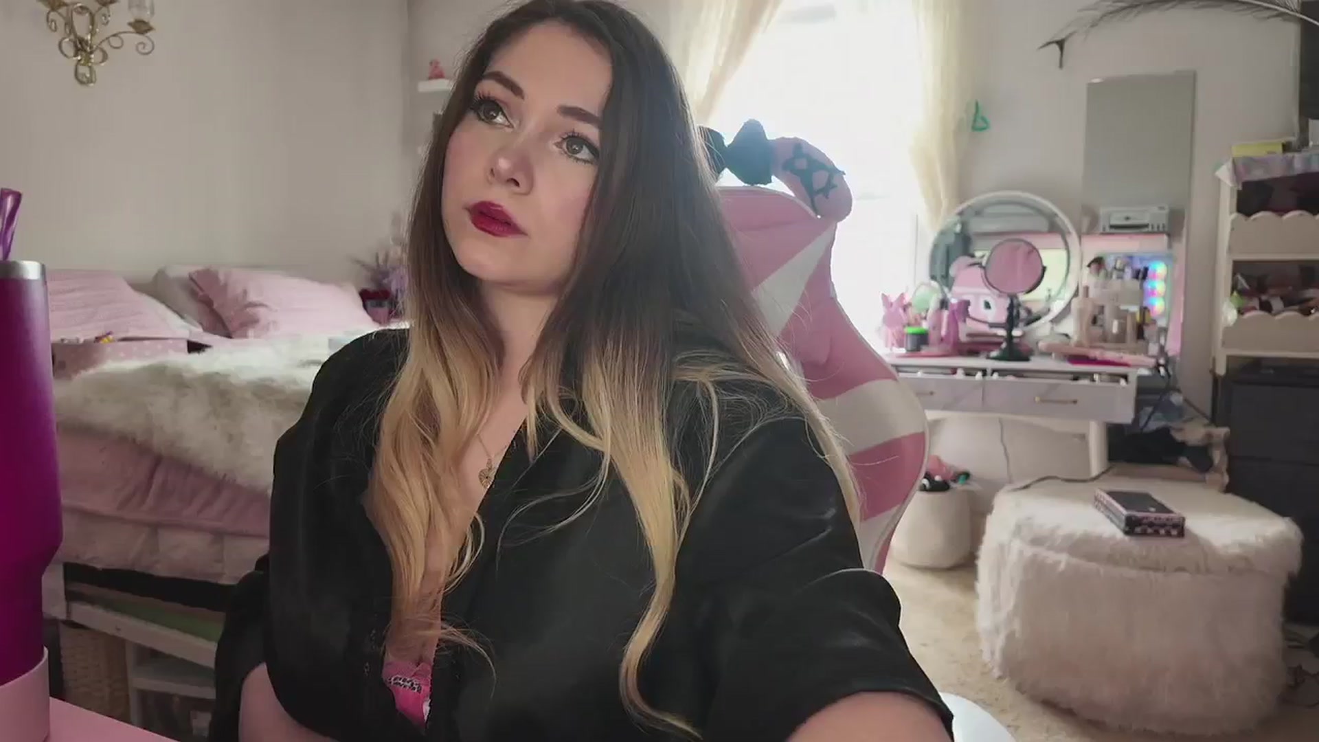 Gallery image thumbnail from lolypopbubble's myfreecams stream on, 03/17/2026, 21:40 image 4 of 20
