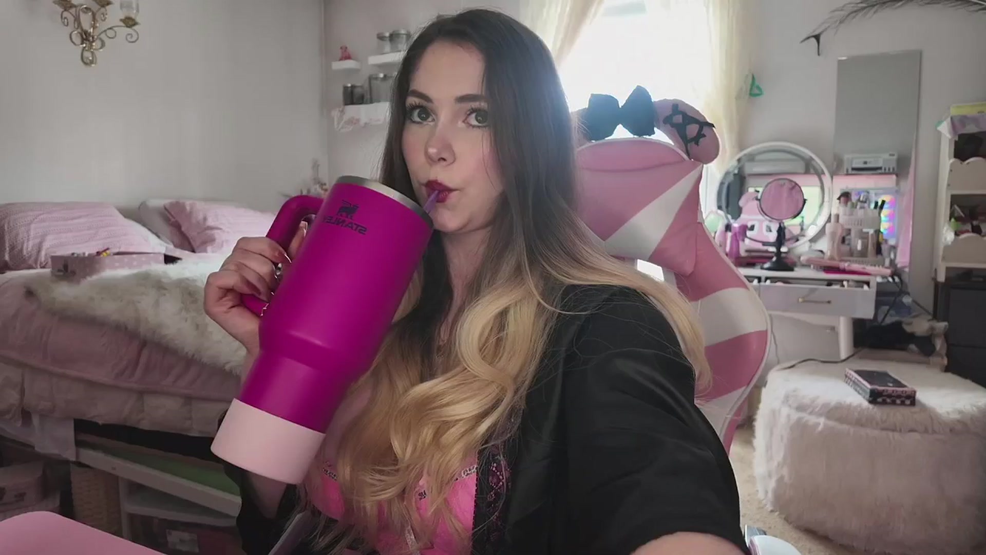 Gallery image thumbnail from lolypopbubble's myfreecams stream on, 03/17/2026, 21:40 image 1 of 20