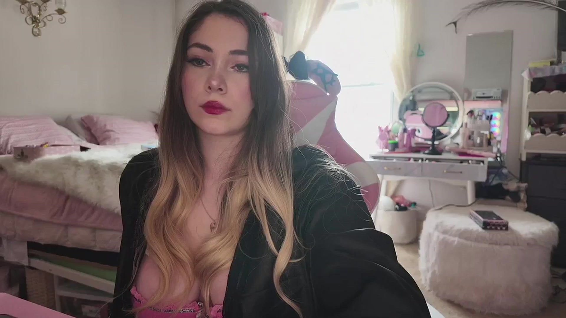 Gallery image thumbnail from lolypopbubble's myfreecams stream on, 03/17/2026, 21:40 image 9 of 20