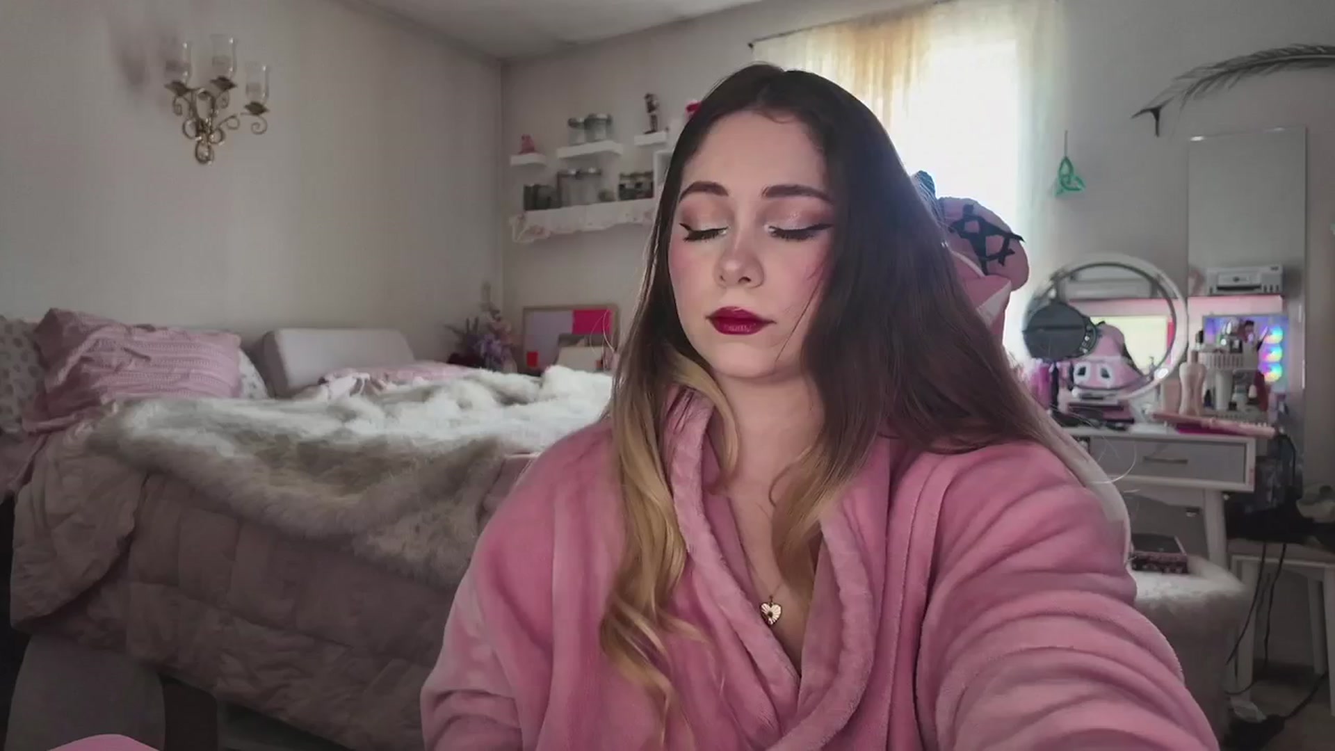 Gallery image thumbnail from lolypopbubble's myfreecams stream on, 03/18/2026, 19:52 image 12 of 20