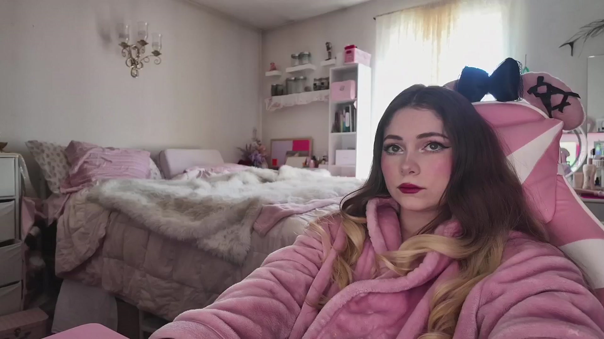 Gallery image thumbnail from lolypopbubble's myfreecams stream on, 03/18/2026, 19:52 image 18 of 20