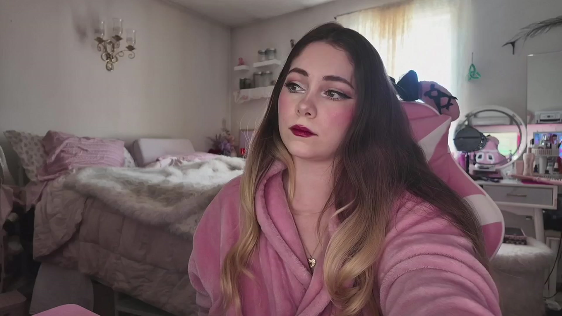 Gallery image thumbnail from lolypopbubble's myfreecams stream on, 03/18/2026, 19:52 image 17 of 20