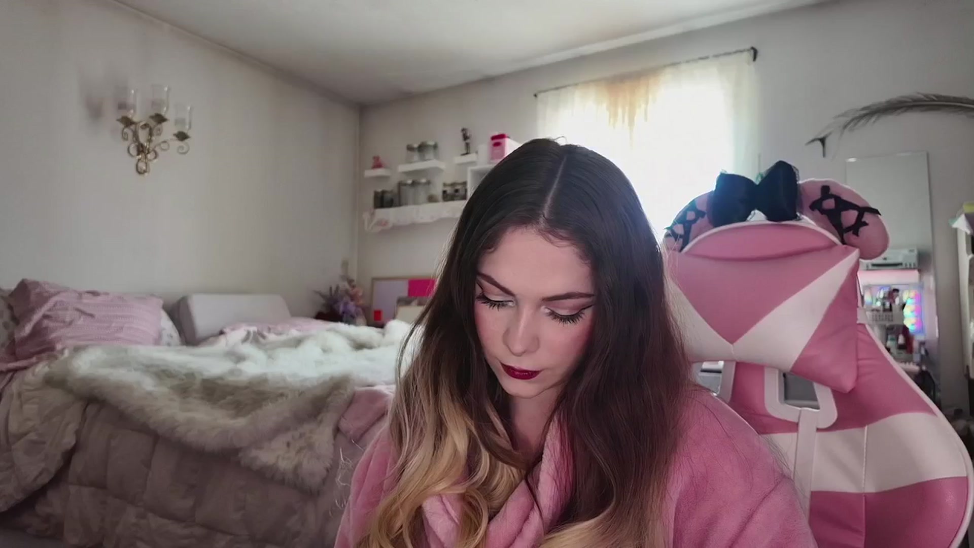 Gallery image thumbnail from lolypopbubble's myfreecams stream on, 03/18/2026, 19:52 image 10 of 20
