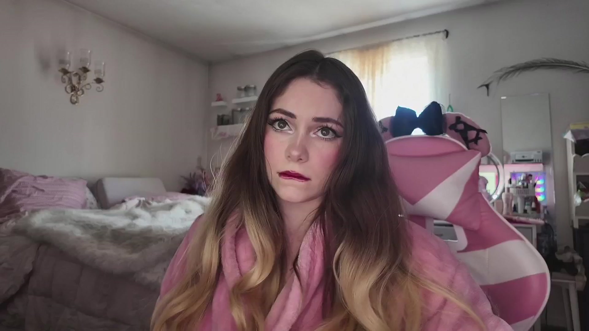 Gallery image thumbnail from lolypopbubble's myfreecams stream on, 03/18/2026, 19:52 image 7 of 20