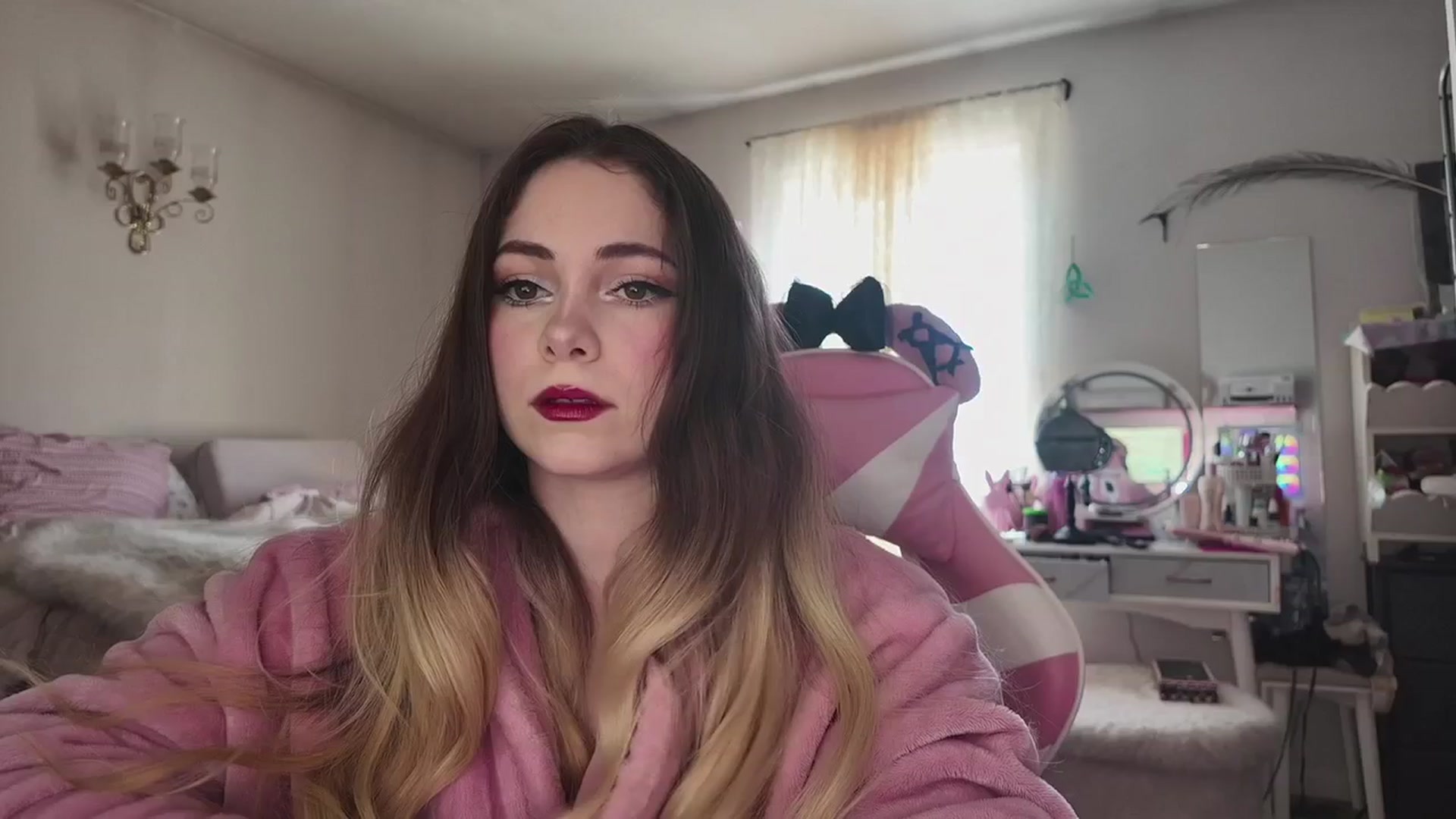 Gallery image thumbnail from lolypopbubble's myfreecams stream on, 03/18/2026, 19:52 image 5 of 20