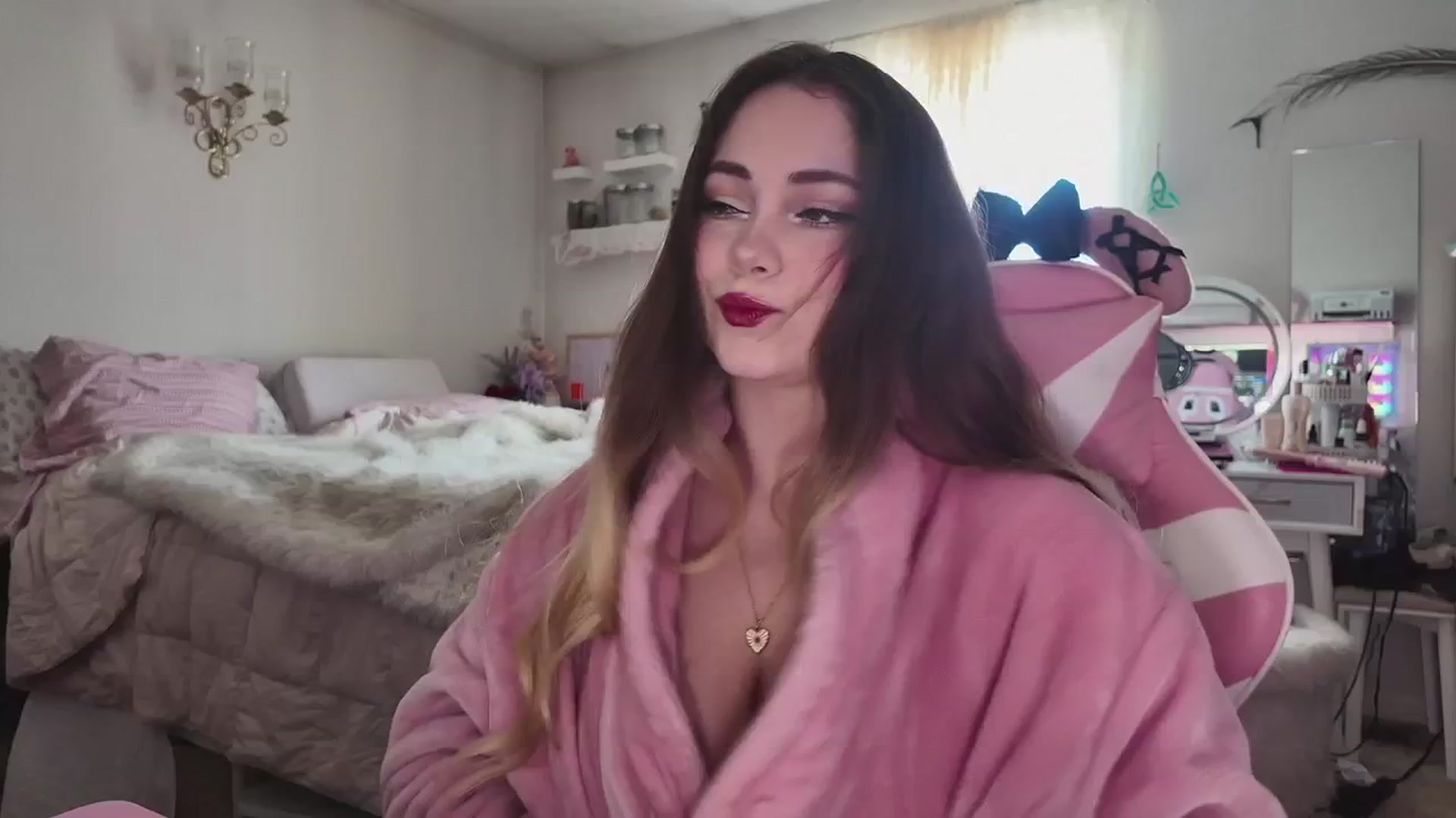 Gallery image thumbnail from lolypopbubble's myfreecams stream on, 03/18/2026, 19:52 image 11 of 20