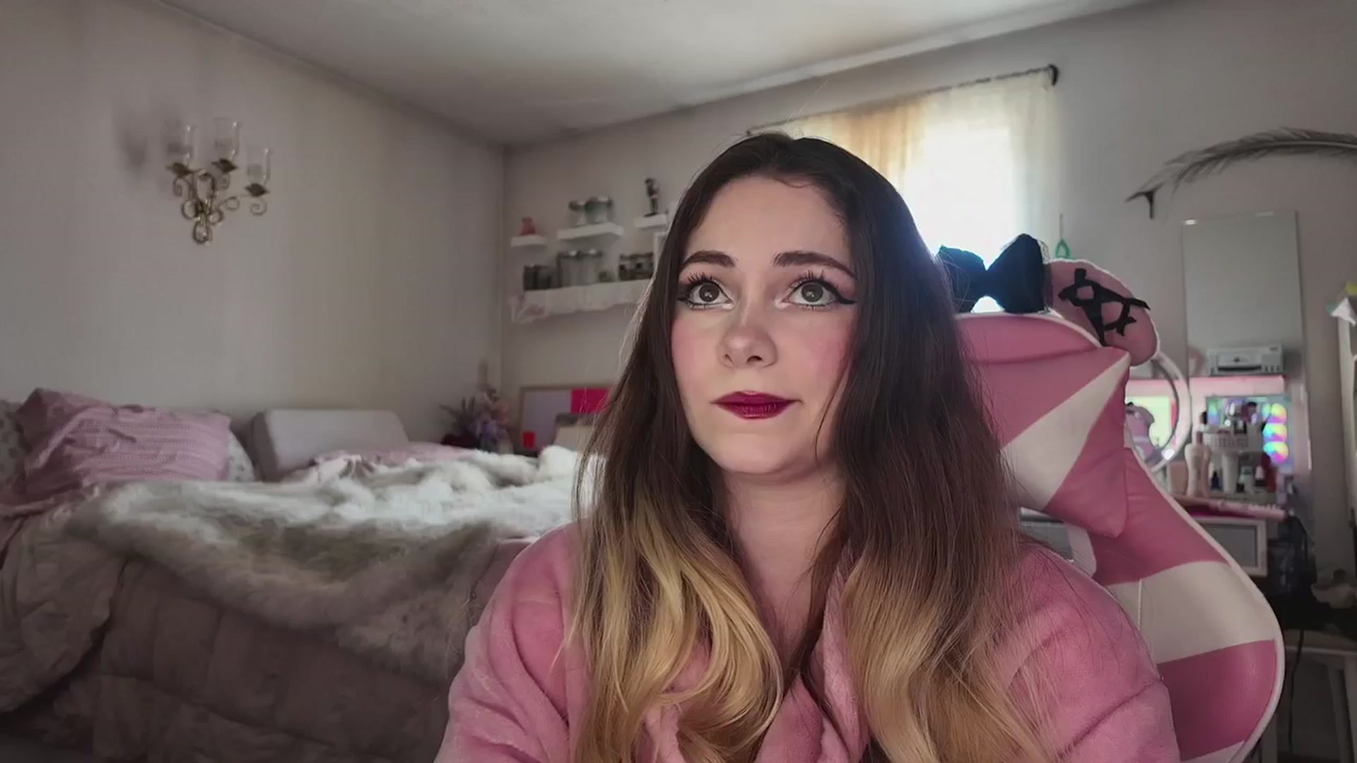 Gallery image thumbnail from lolypopbubble's myfreecams stream on, 03/18/2026, 19:52 image 9 of 20