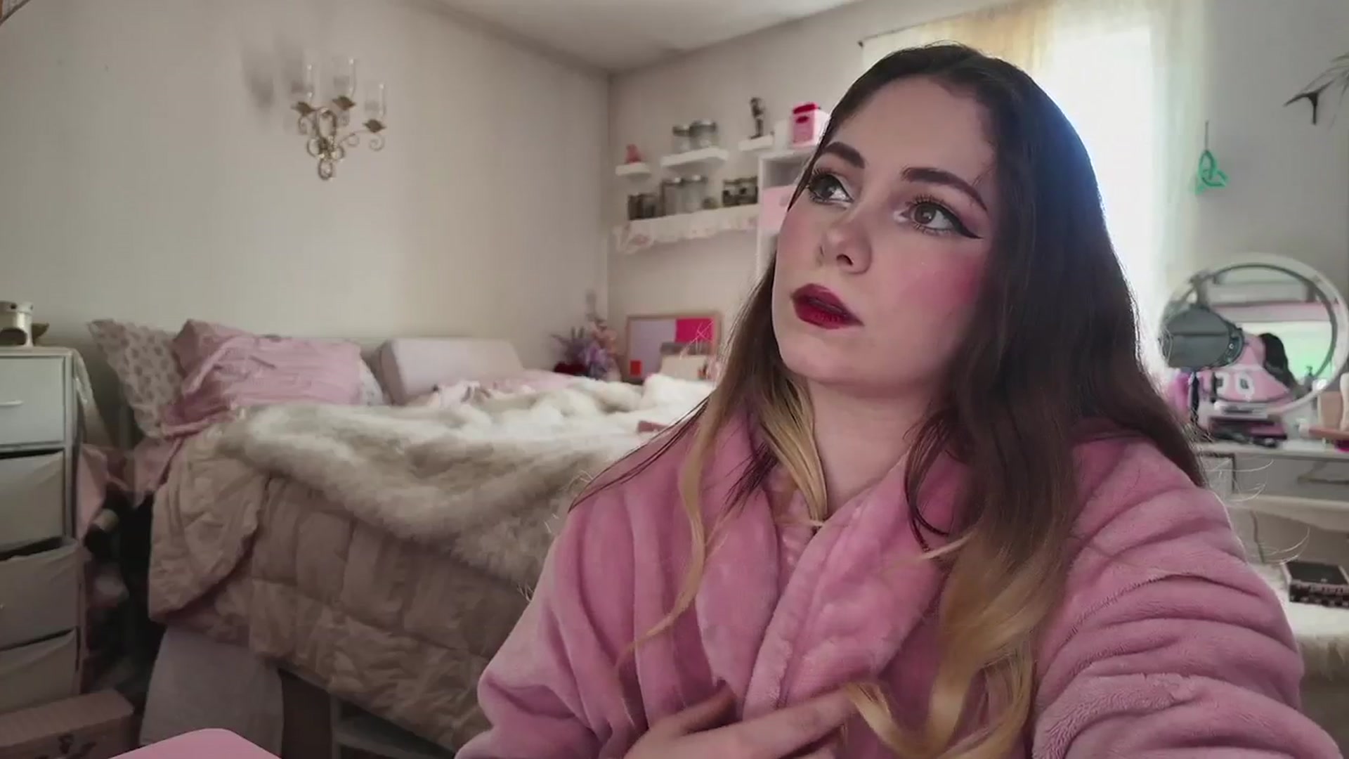 Gallery image thumbnail from lolypopbubble's myfreecams stream on, 03/18/2026, 21:07 image 3 of 20
