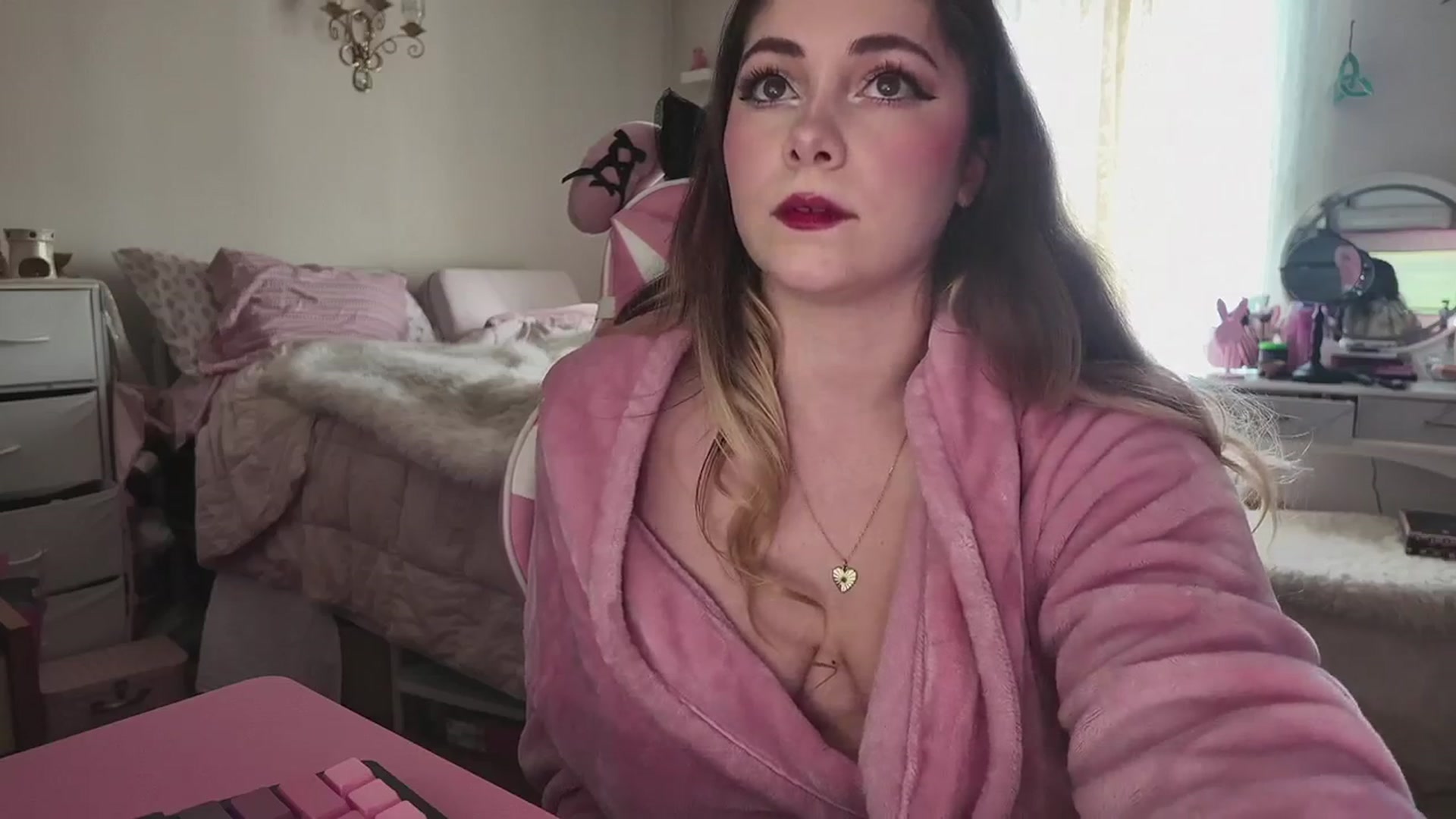 Gallery image thumbnail from lolypopbubble's myfreecams stream on, 03/18/2026, 21:07 image 11 of 20