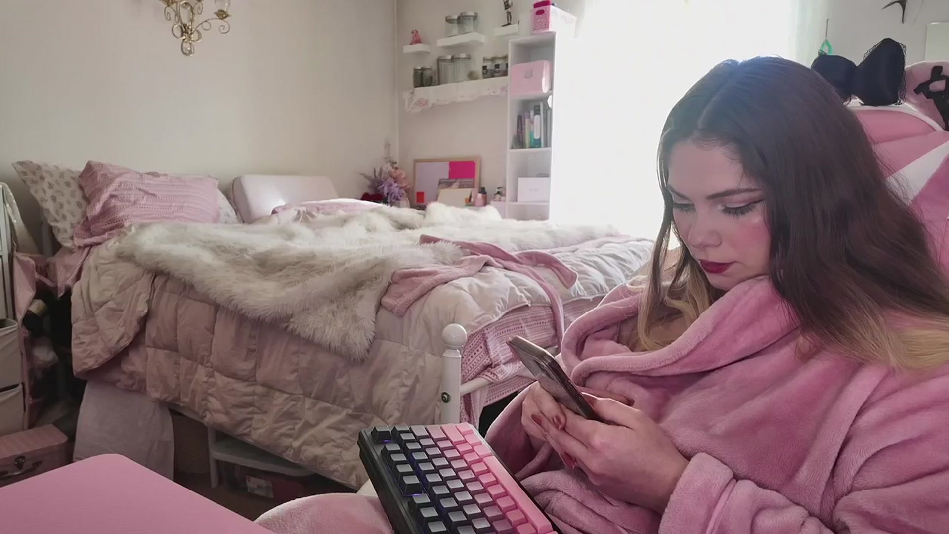 Gallery image thumbnail from lolypopbubble's myfreecams stream on, 03/18/2026, 21:07 image 15 of 20