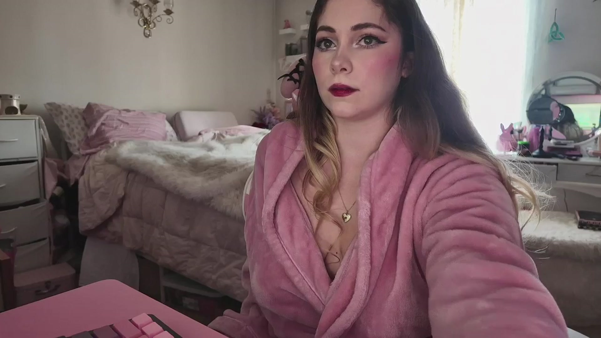 Gallery image thumbnail from lolypopbubble's myfreecams stream on, 03/18/2026, 21:07 image 10 of 20