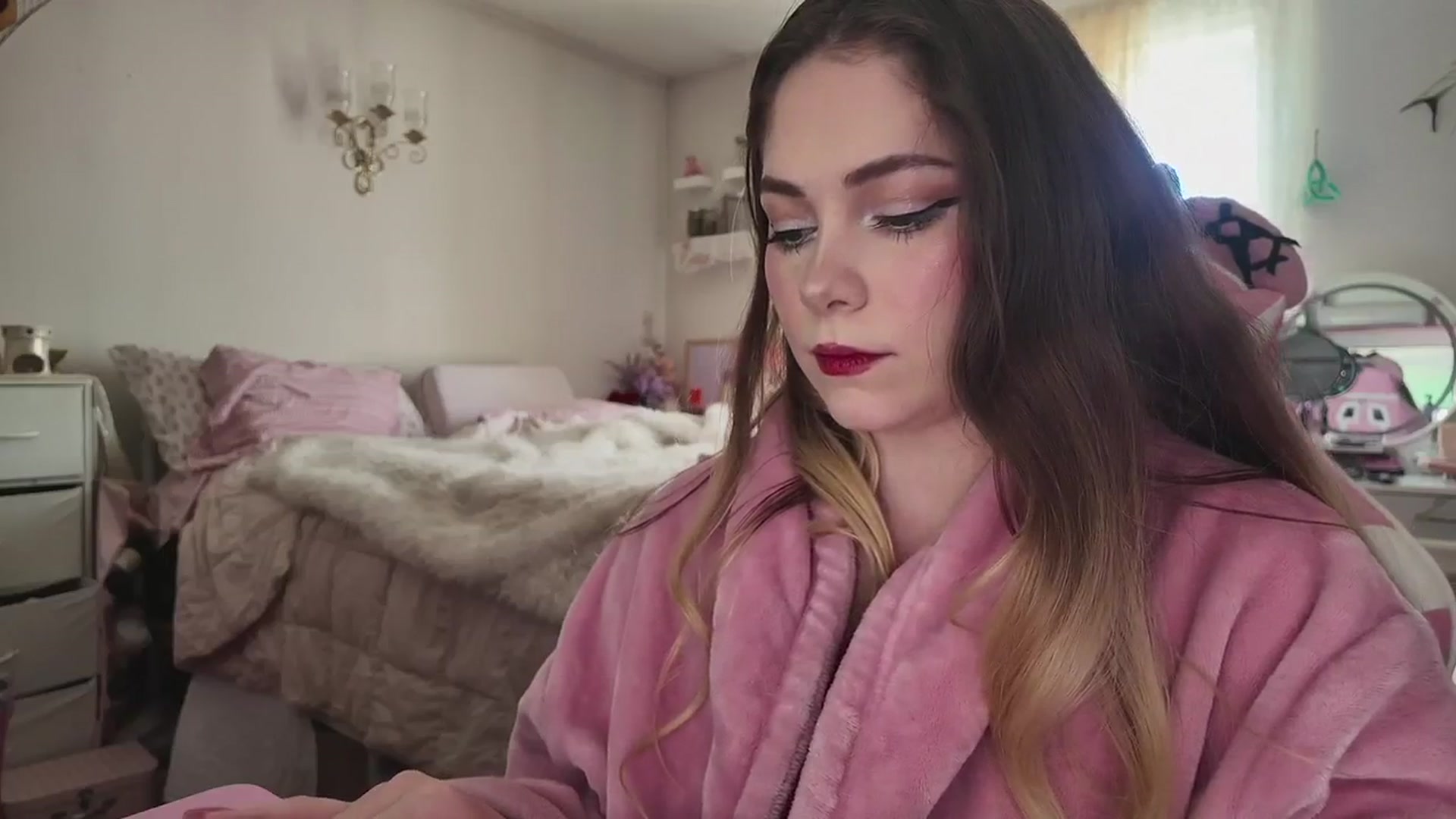 Gallery image thumbnail from lolypopbubble's myfreecams stream on, 03/18/2026, 21:07 image 4 of 20
