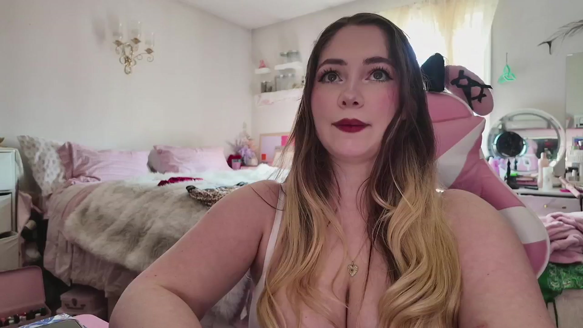 Gallery image thumbnail from lolypopbubble's myfreecams stream on, 03/19/2026, 20:54 image 17 of 20