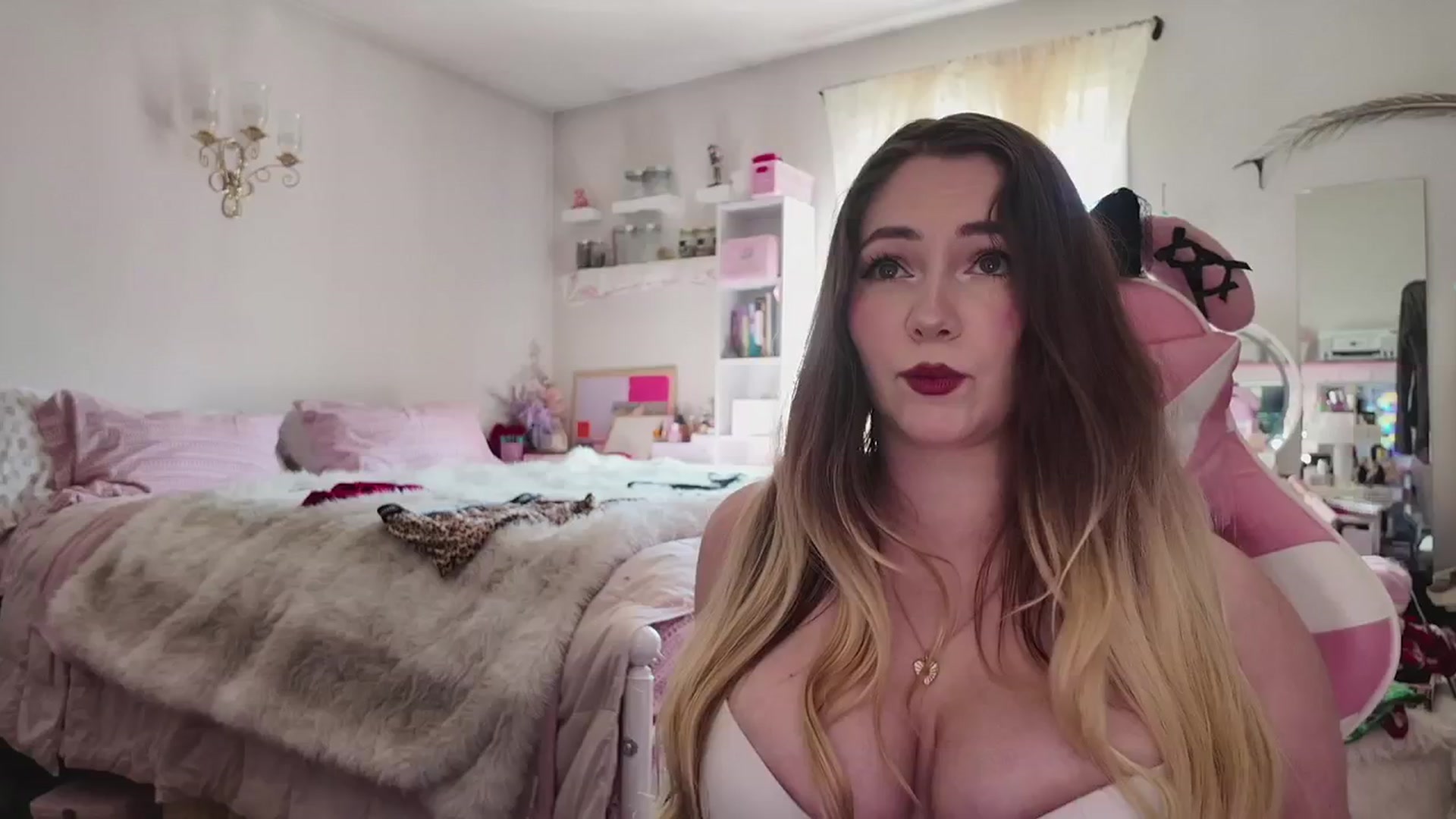 Gallery image thumbnail from lolypopbubble's myfreecams stream on, 03/19/2026, 20:54 image 15 of 20