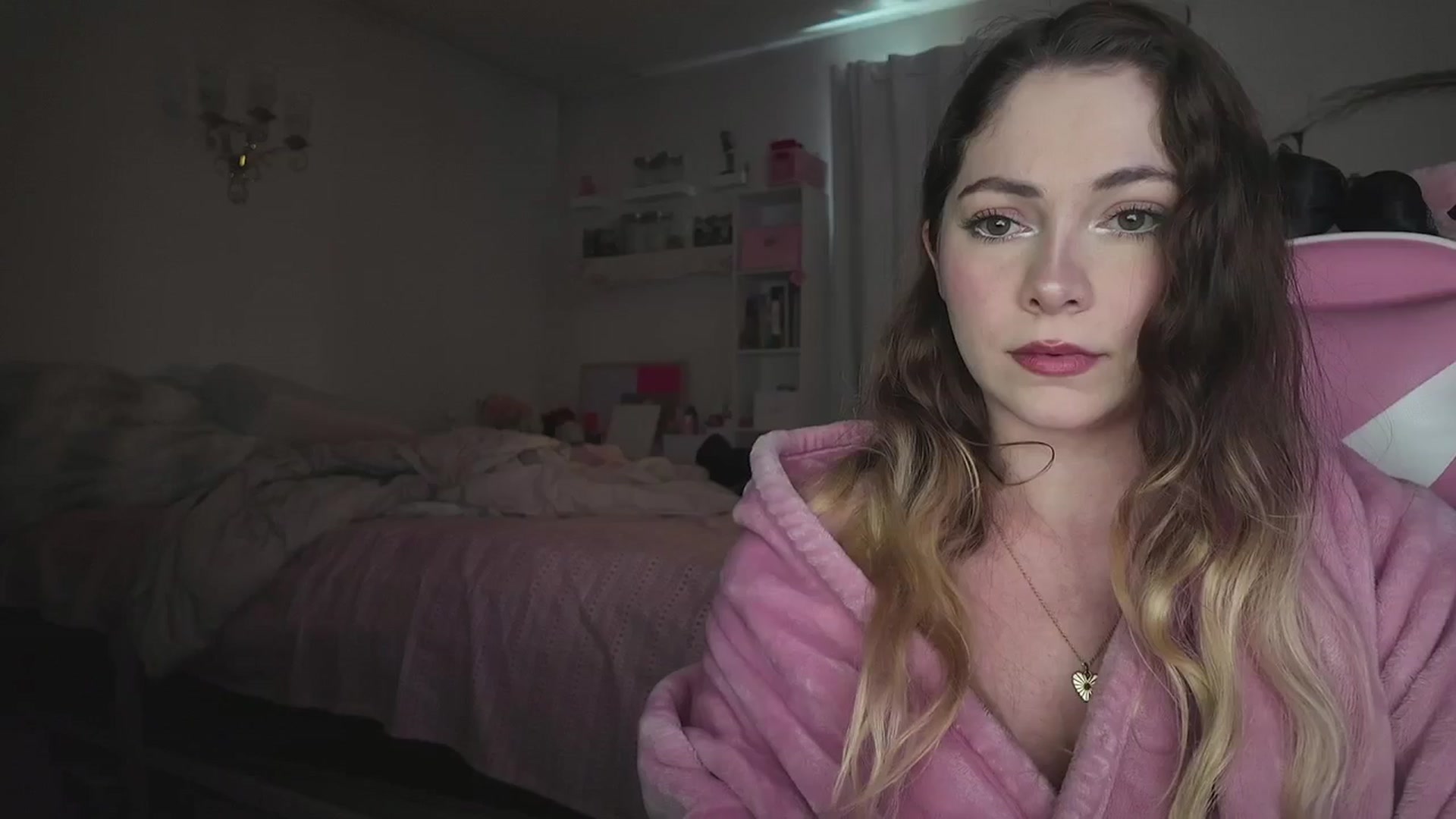 Gallery image thumbnail from lolypopbubble's myfreecams stream on, 03/24/2026, 19:46 image 16 of 20