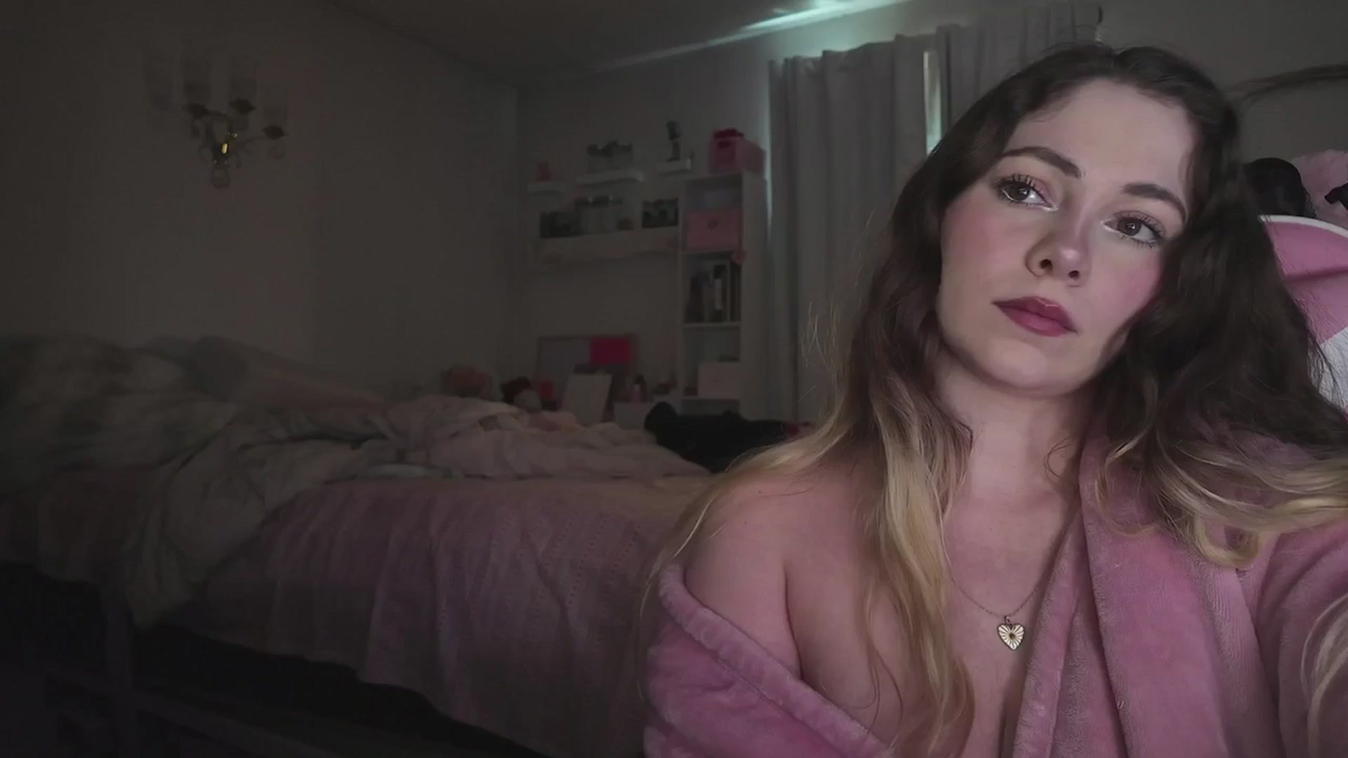 Gallery image thumbnail from lolypopbubble's myfreecams stream on, 03/24/2026, 19:46 image 18 of 20