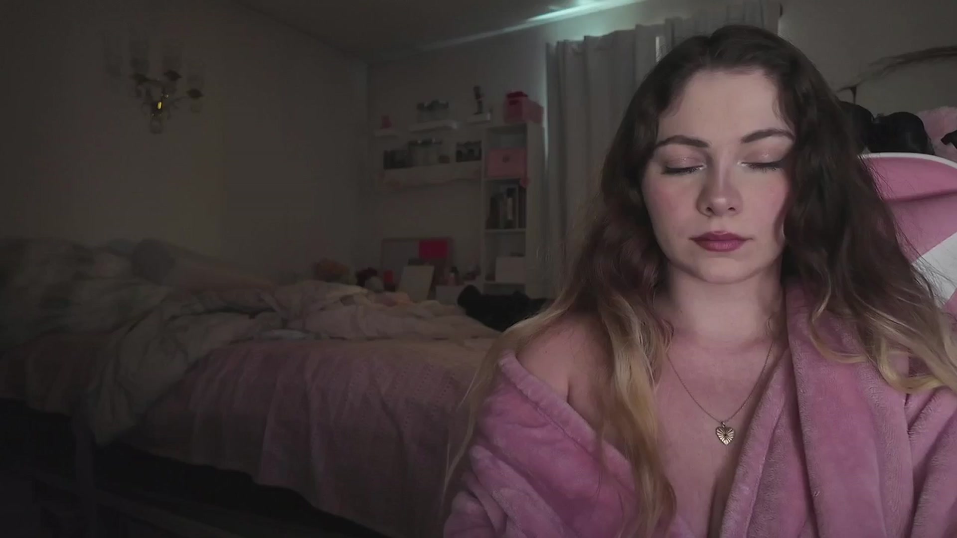 Gallery image thumbnail from lolypopbubble's myfreecams stream on, 03/24/2026, 19:46 image 17 of 20