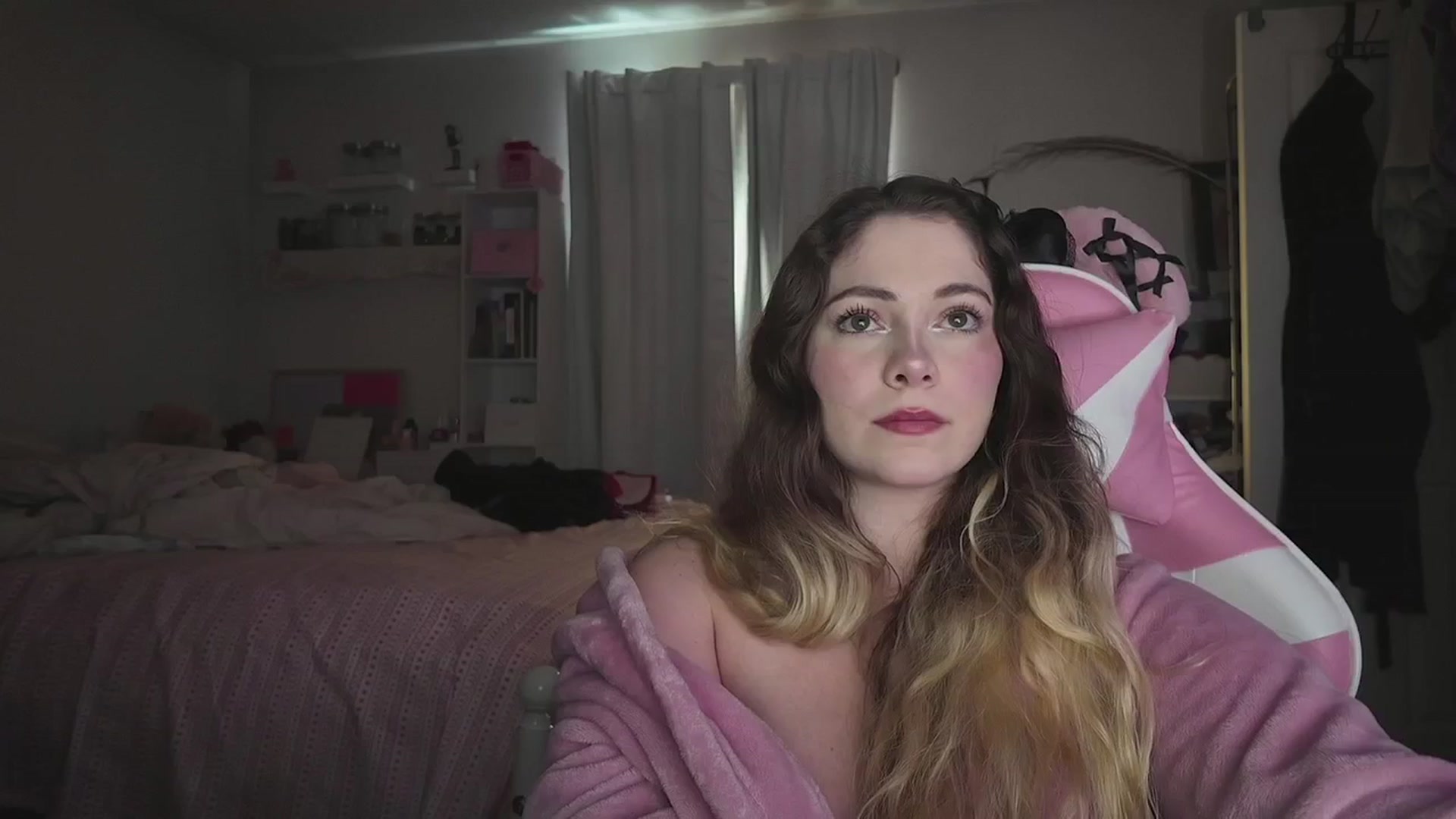 Gallery image thumbnail from lolypopbubble's myfreecams stream on, 03/24/2026, 20:30 image 13 of 20