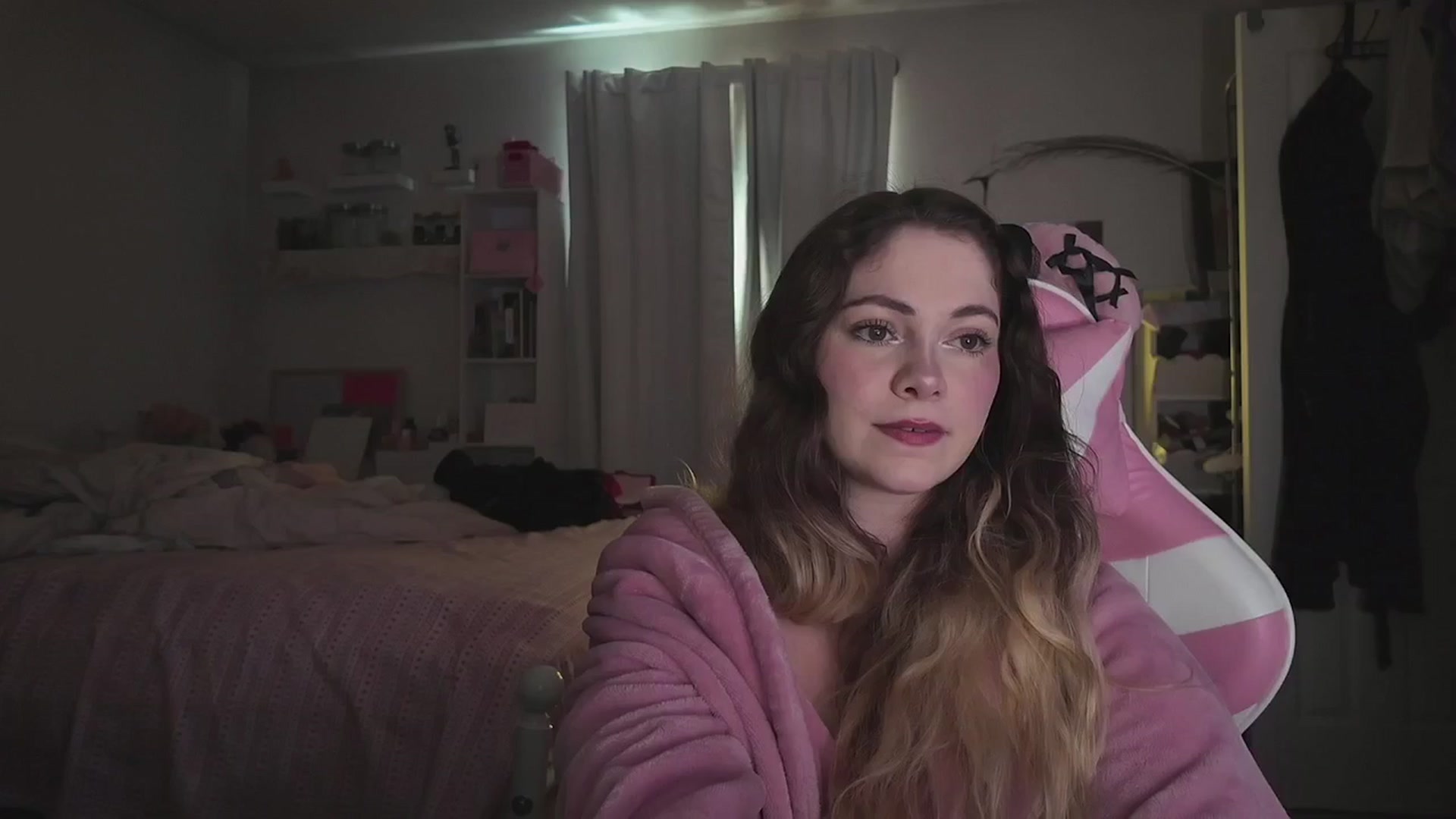 Gallery image thumbnail from lolypopbubble's myfreecams stream on, 03/24/2026, 20:30 image 12 of 20