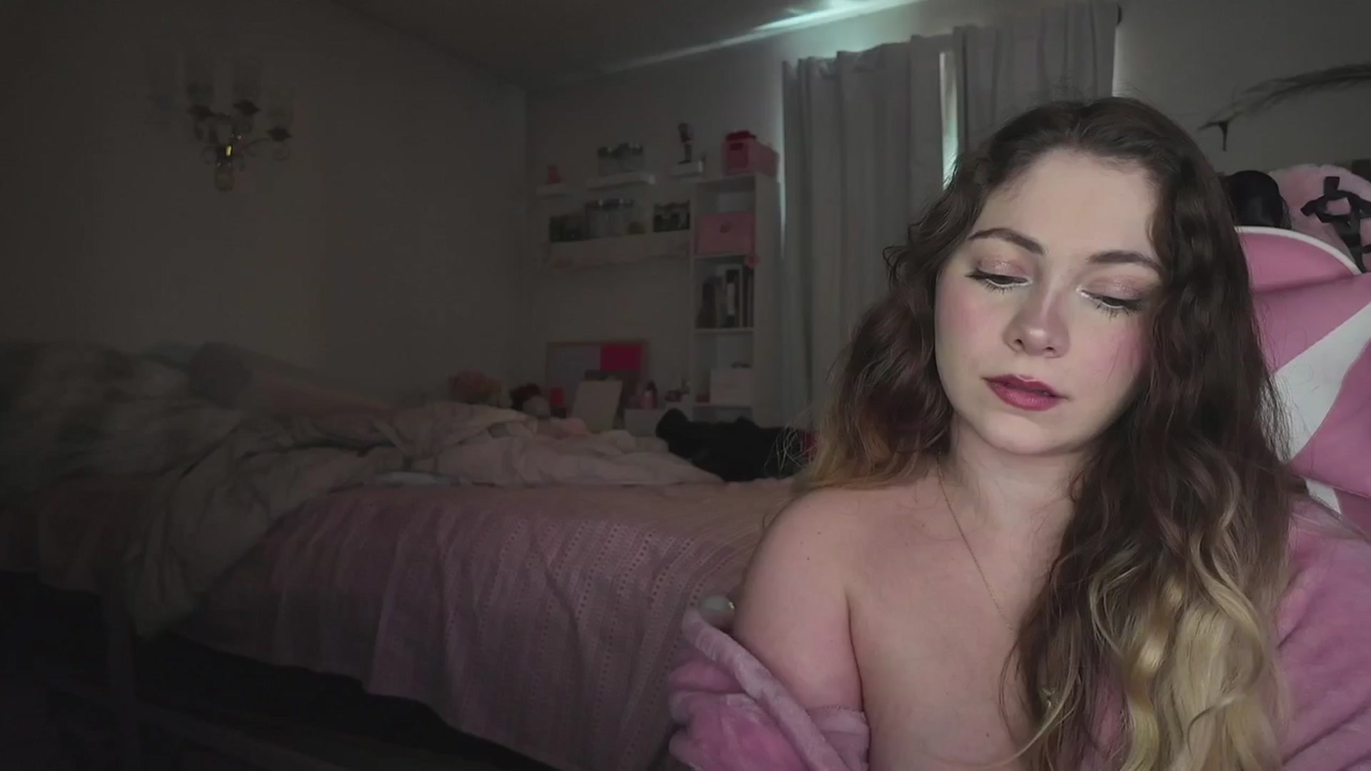 Gallery image thumbnail from lolypopbubble's myfreecams stream on, 03/24/2026, 20:30 image 5 of 20