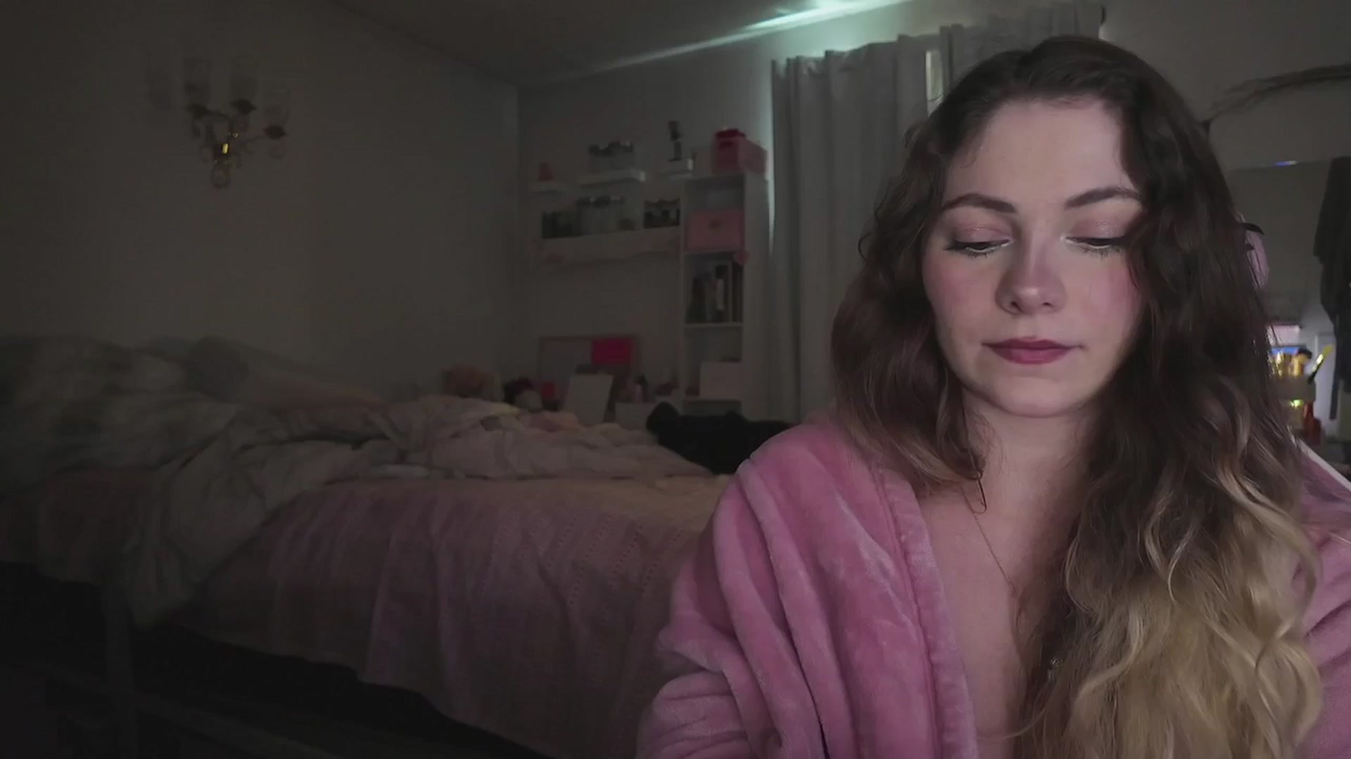 Gallery image thumbnail from lolypopbubble's myfreecams stream on, 03/24/2026, 20:30 image 8 of 20