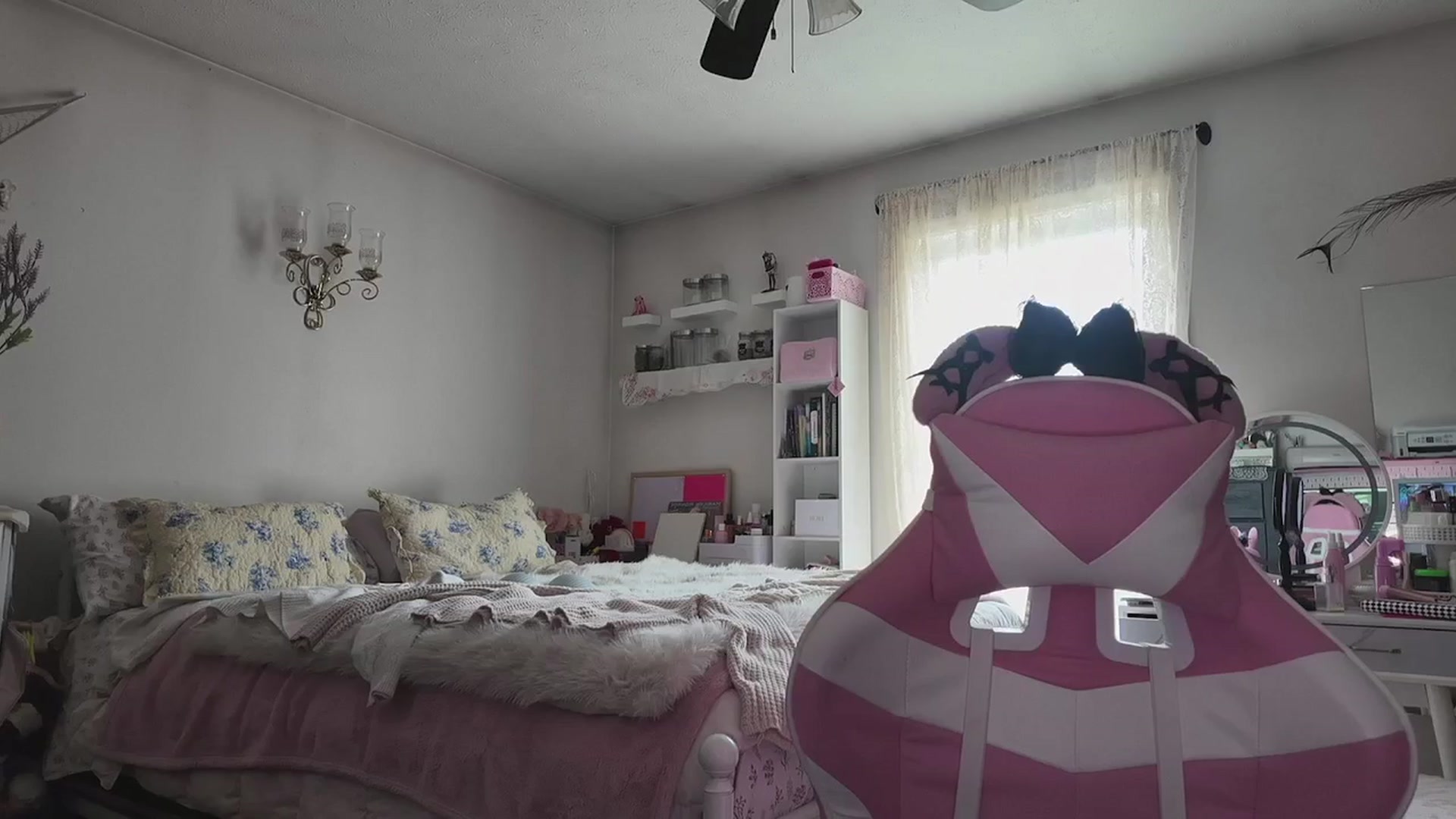 Gallery image thumbnail from lolypopbubble's myfreecams stream on, 03/30/2026, 19:36 image 20 of 20