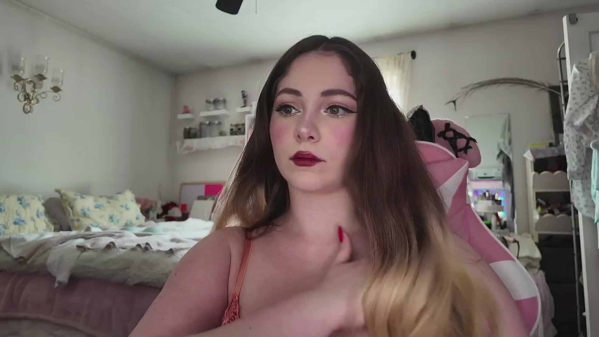 Gallery image thumbnail from lolypopbubble's myfreecams stream on, 03/30/2026, 19:36 image 9 of 20