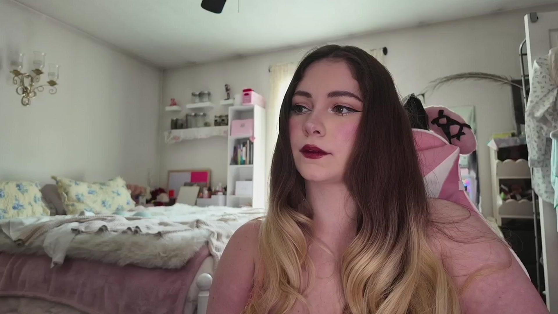 Gallery image thumbnail from lolypopbubble's myfreecams stream on, 03/30/2026, 19:36 image 6 of 20