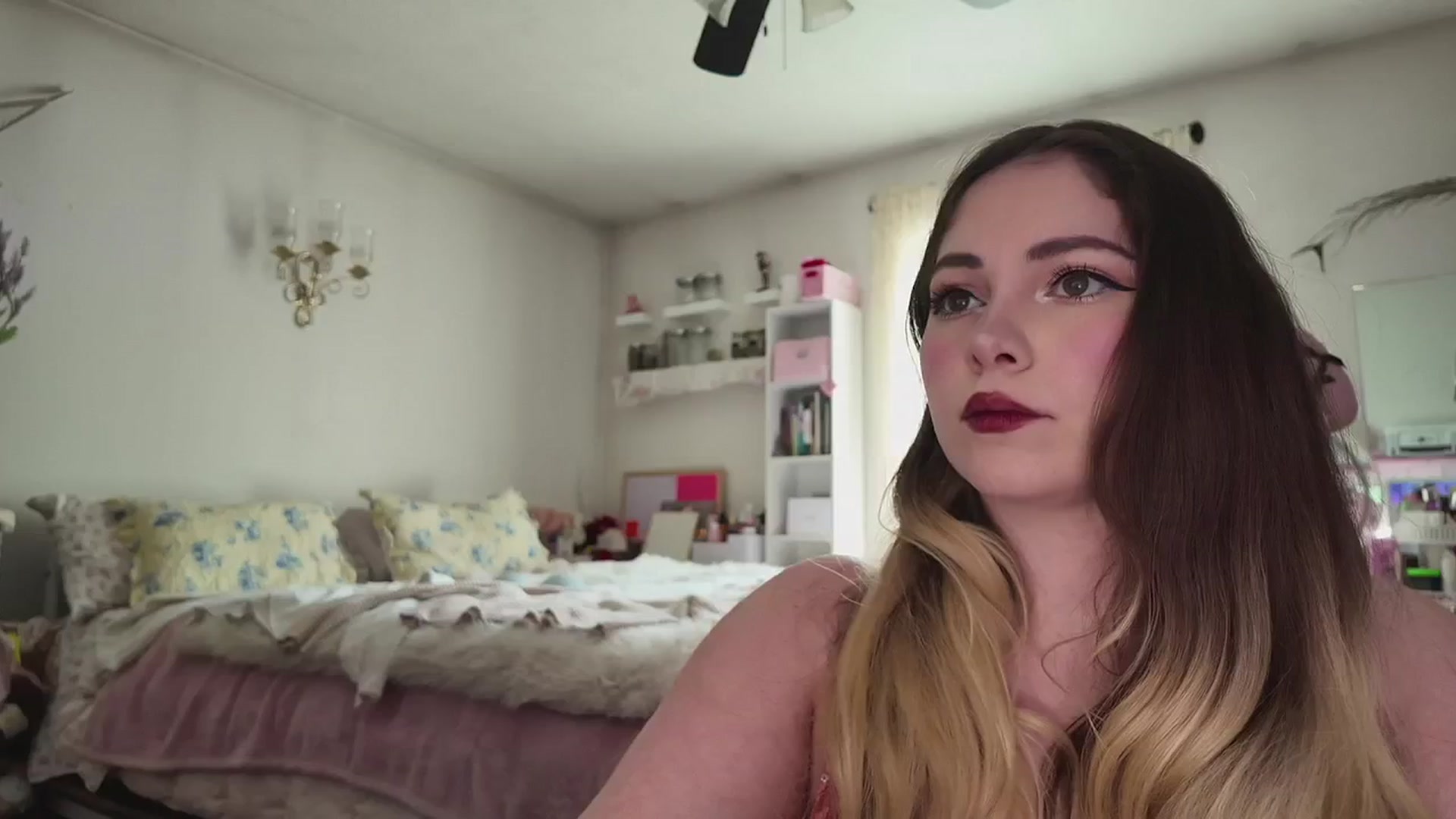 Gallery image thumbnail from lolypopbubble's myfreecams stream on, 03/30/2026, 19:36 image 17 of 20